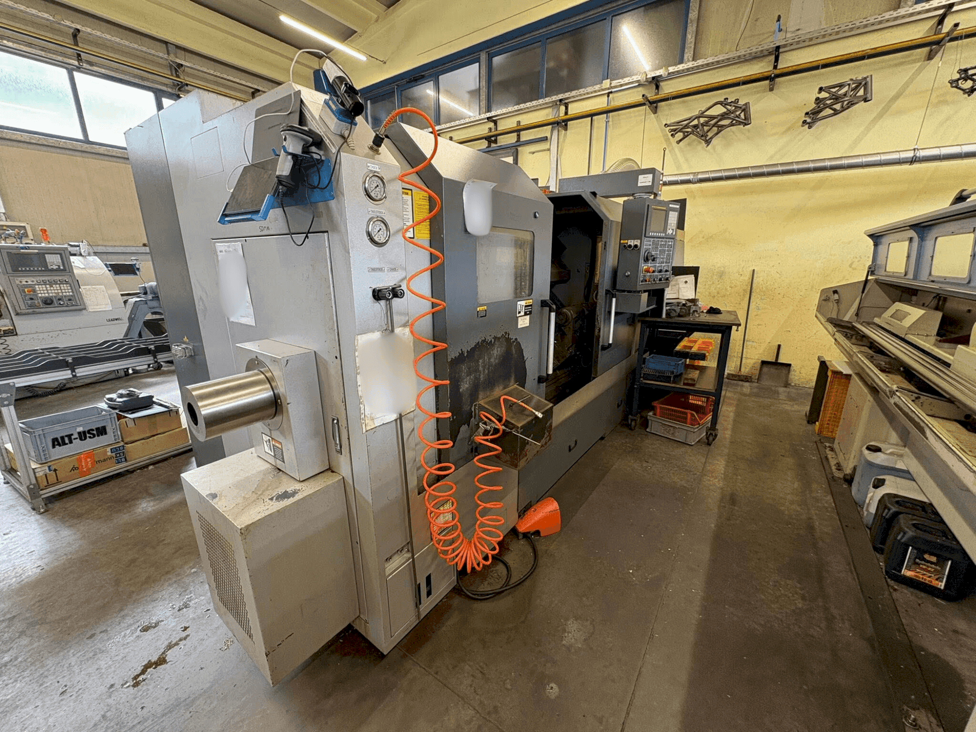 Vooraanzicht  van Leadwell T7-M  machine