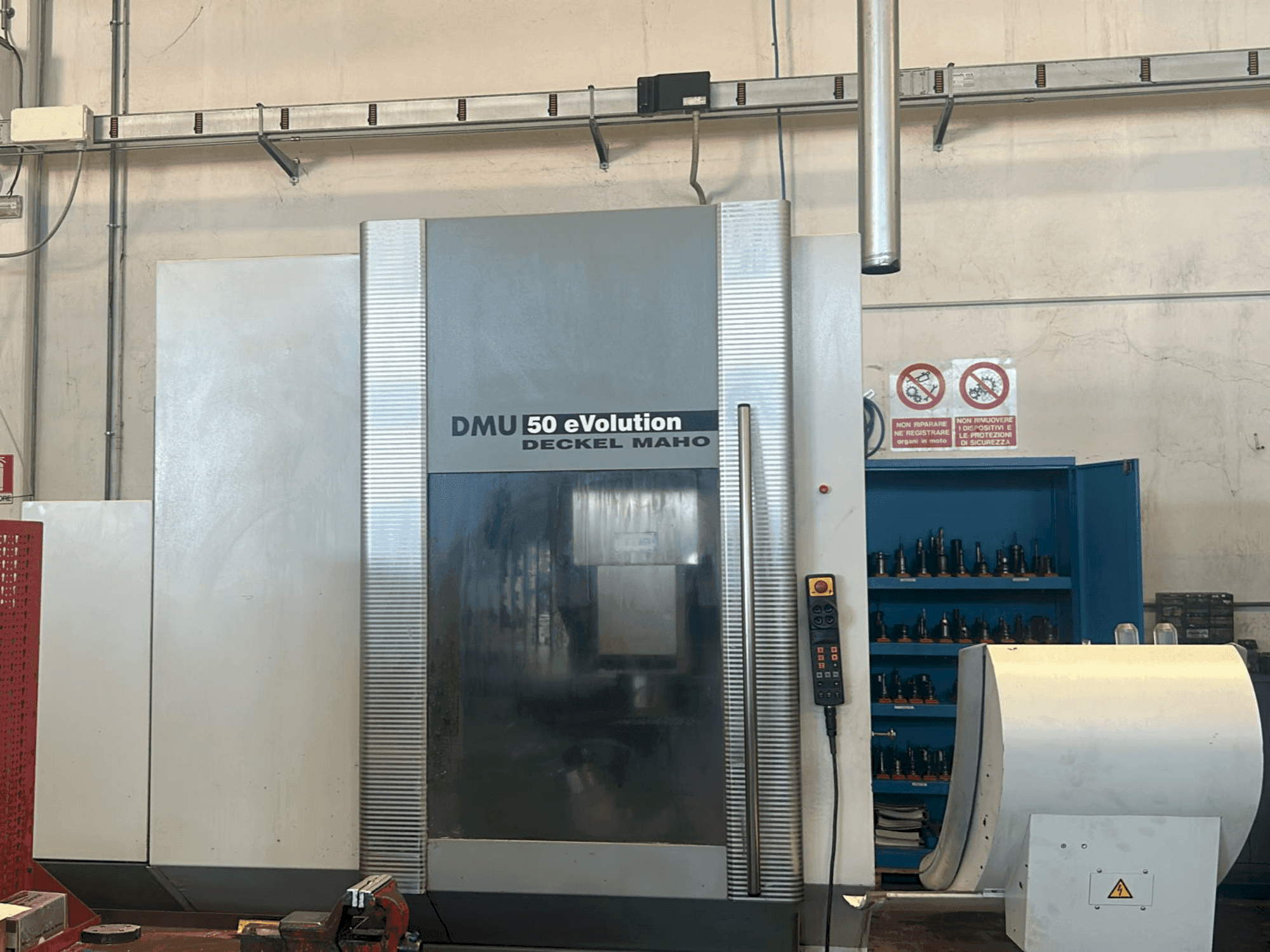 Vooraanzicht  van DECKEL MAHO DMU 50 Evolution  machine