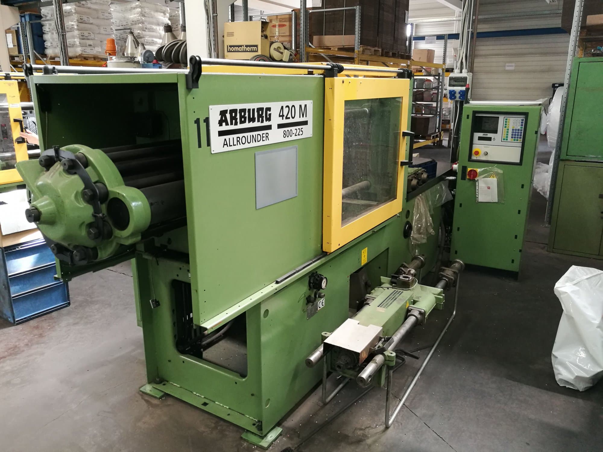 Links zicht  van Arburg 420M 800-225 machine