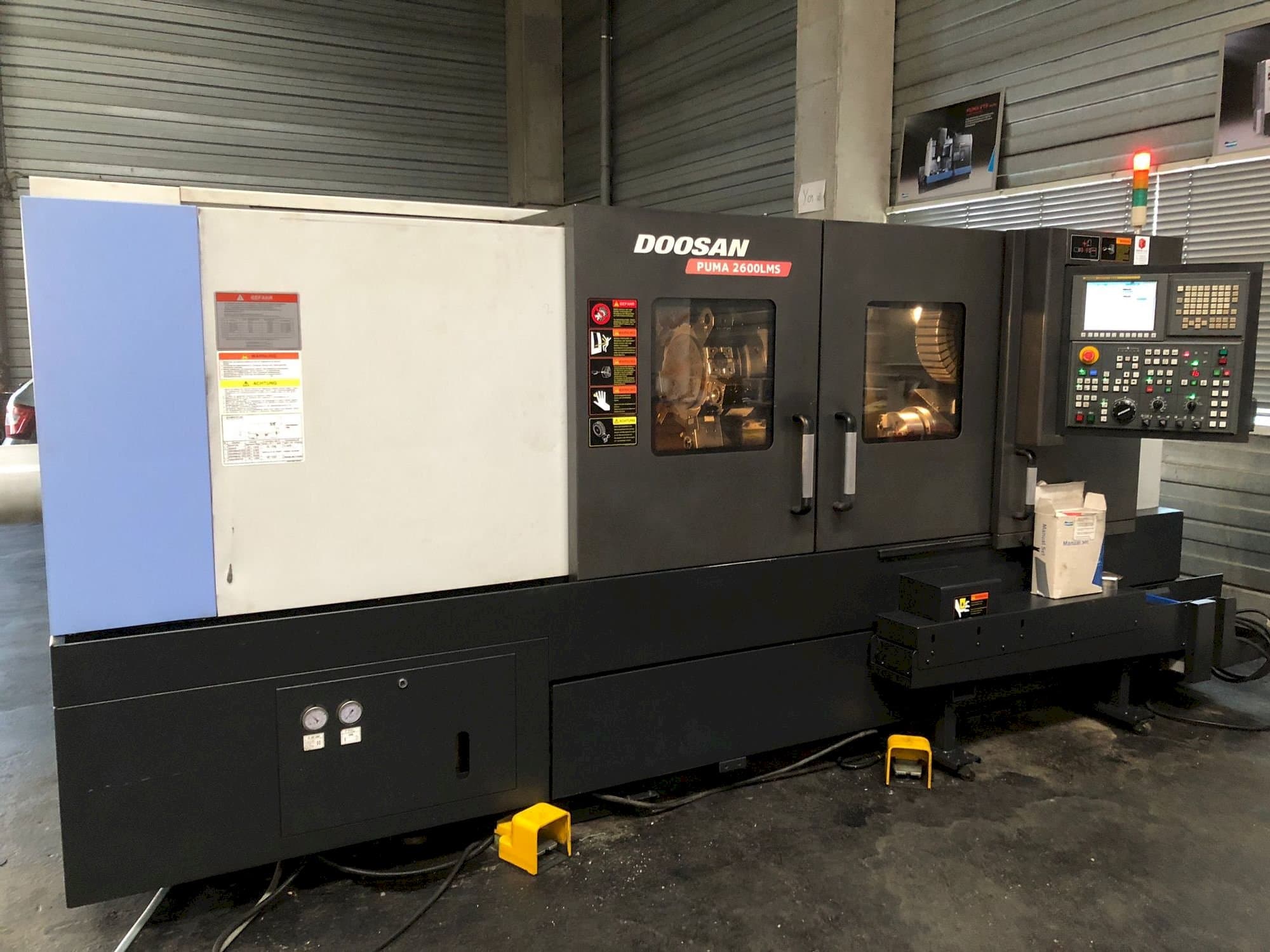 Vooraanzicht  van Doosan Puma 2600 LMS  machine