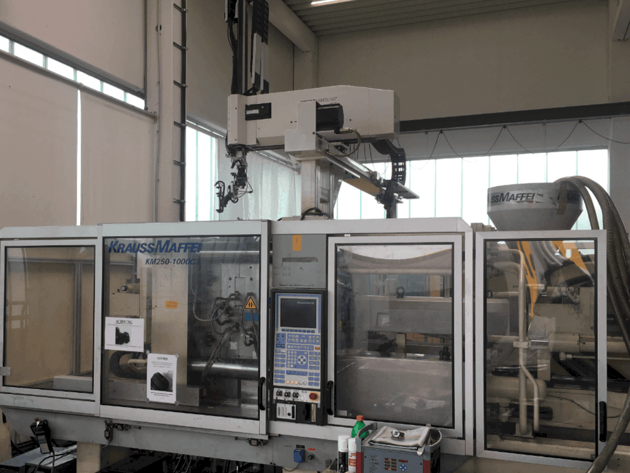 Vooraanzicht  van Krauss Maffei 250-1000 C2  machine