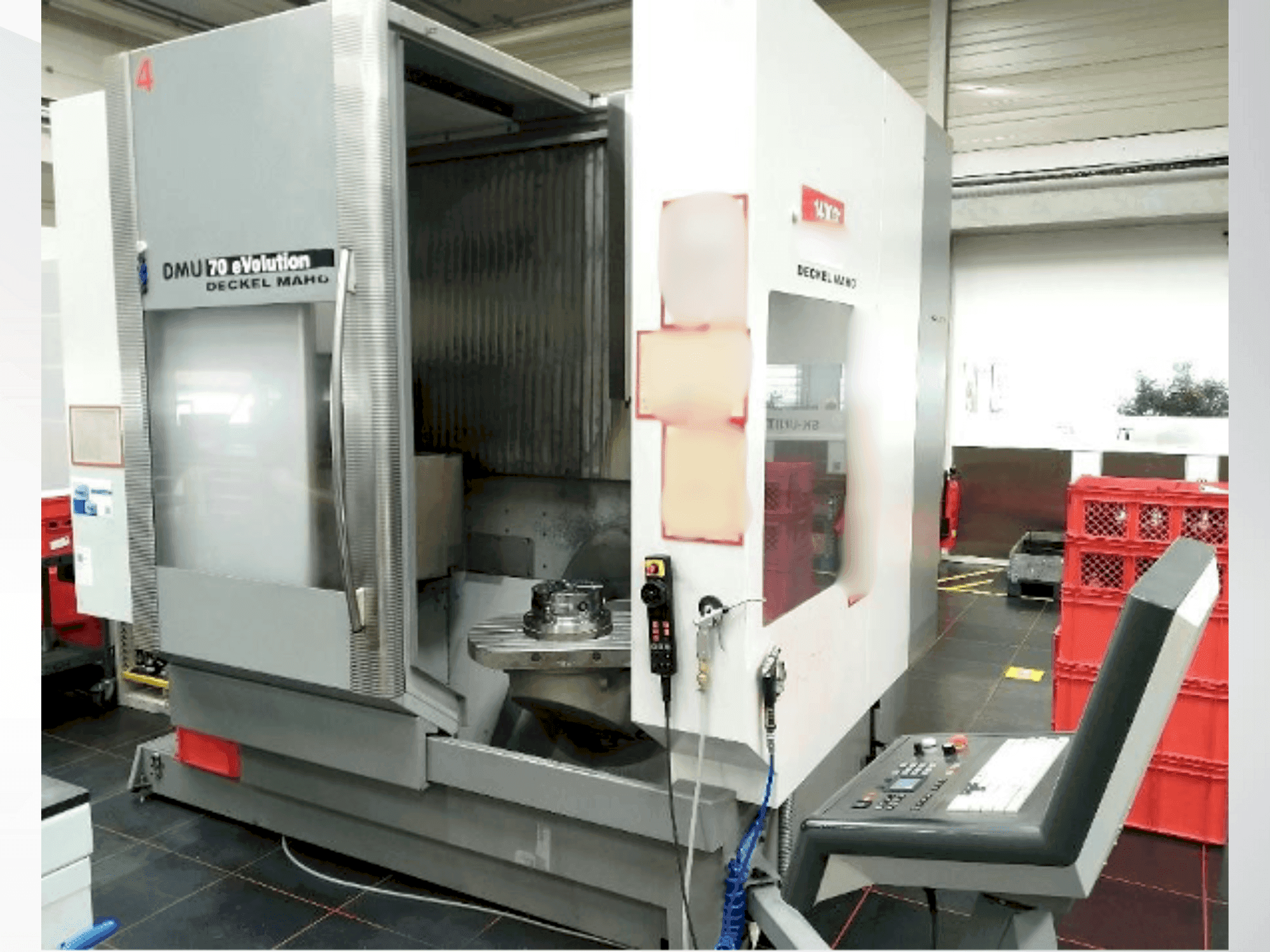 Vooraanzicht  van DECKEL DMU 70 eVolution  machine