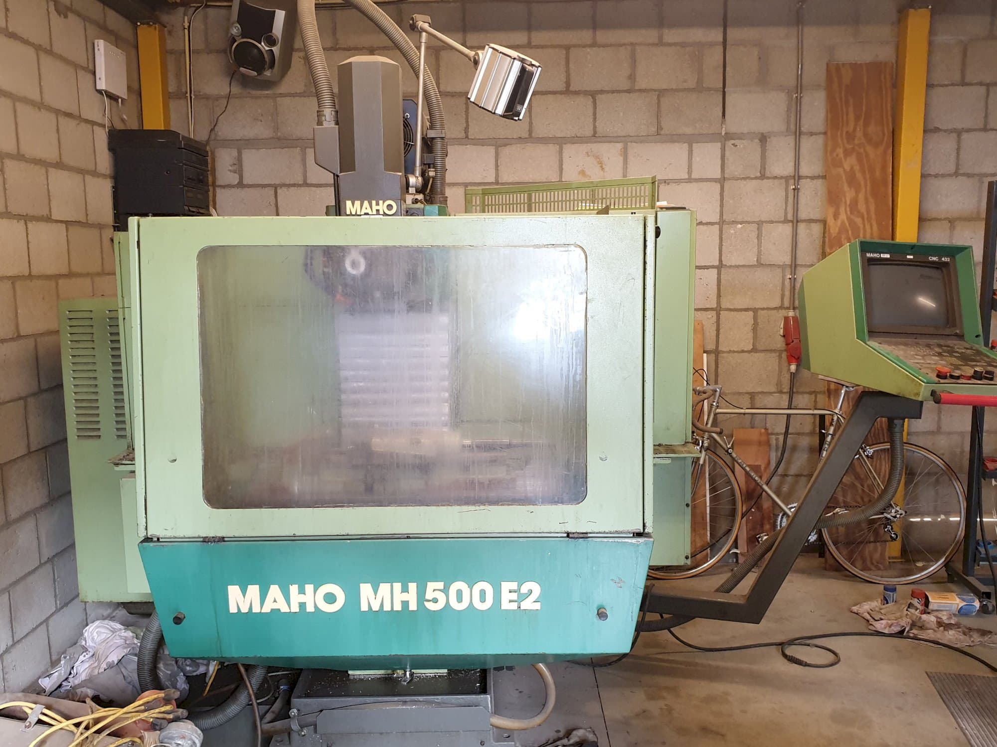 Linkerzijdeaanzicht  van Maho MH 500 machine