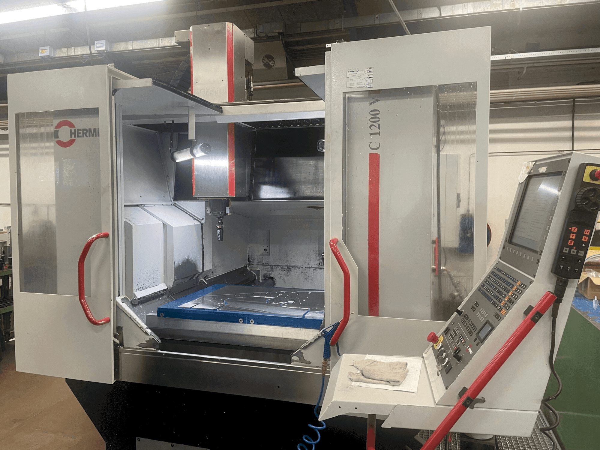 Vooraanzicht  van HERMLE C 1200 V  machine