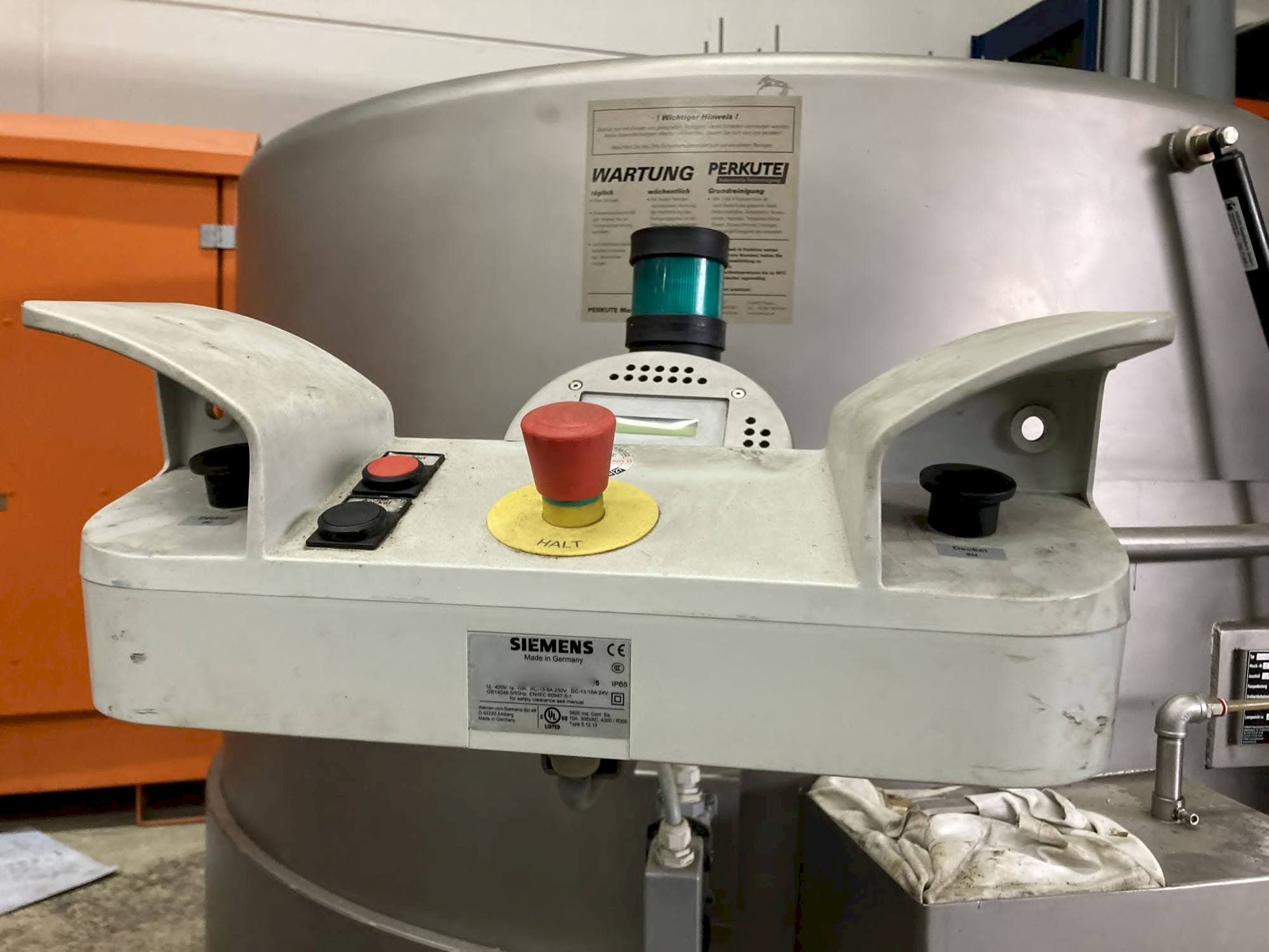 Links zicht  van PERKUTE SP 160  machine