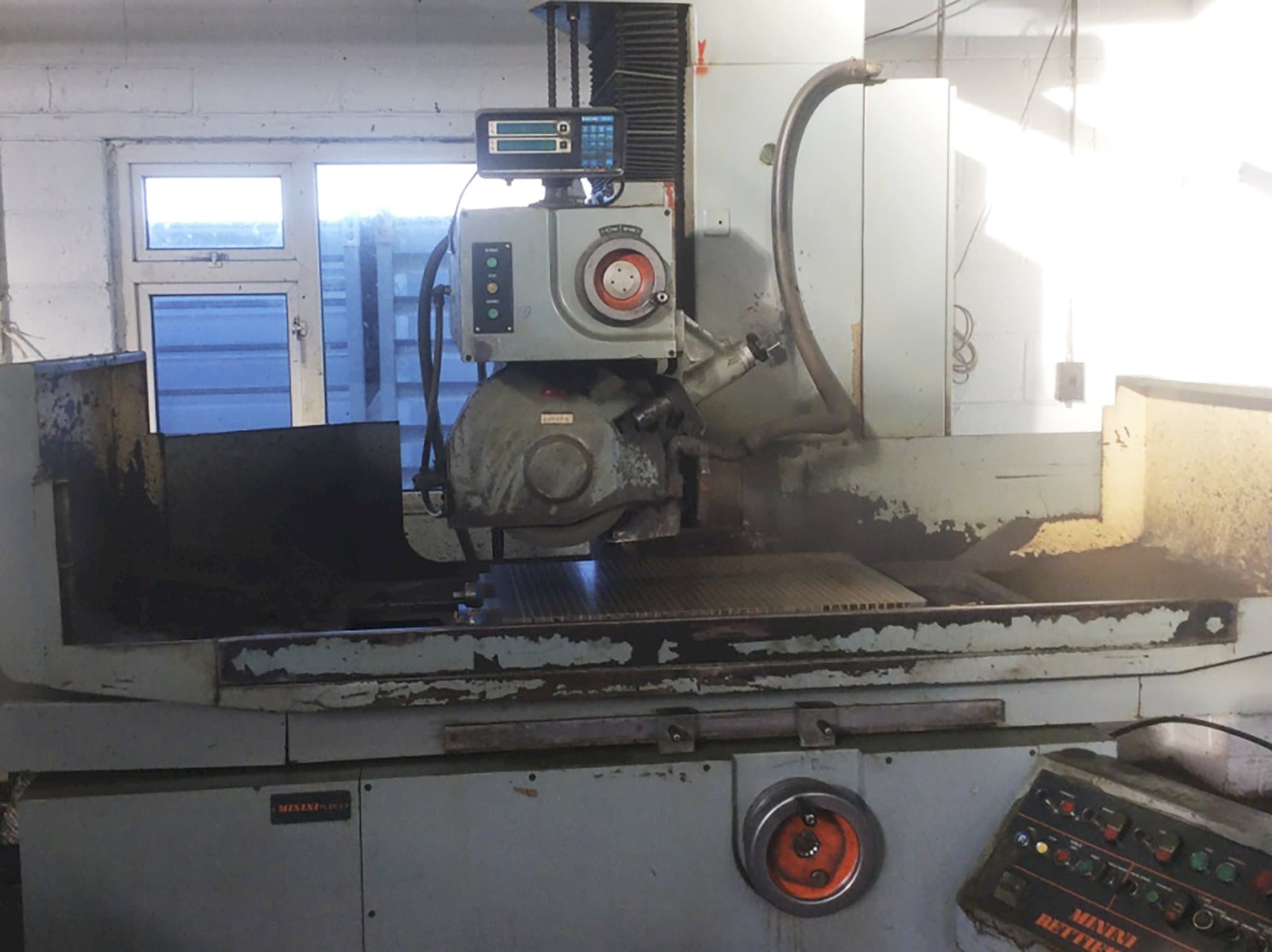 Vooraanzicht  van Minini PL65.8 machine