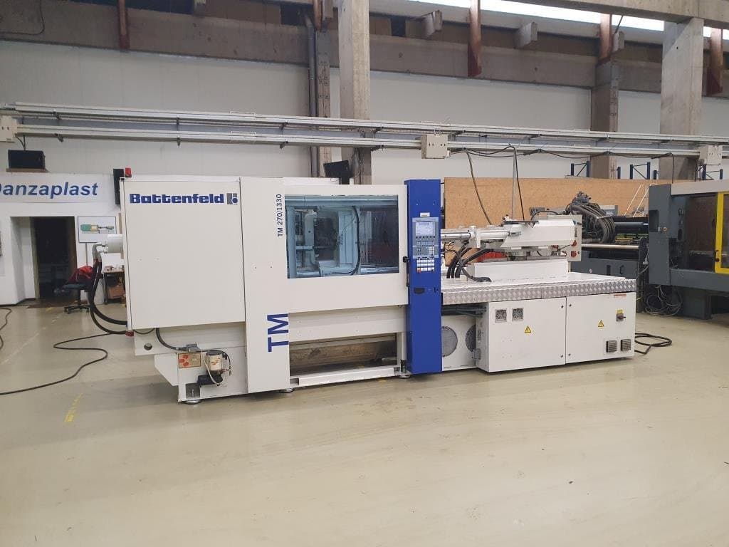 Vooraanzicht  van Battenfeld TM 2700 / 1330 B4  machine