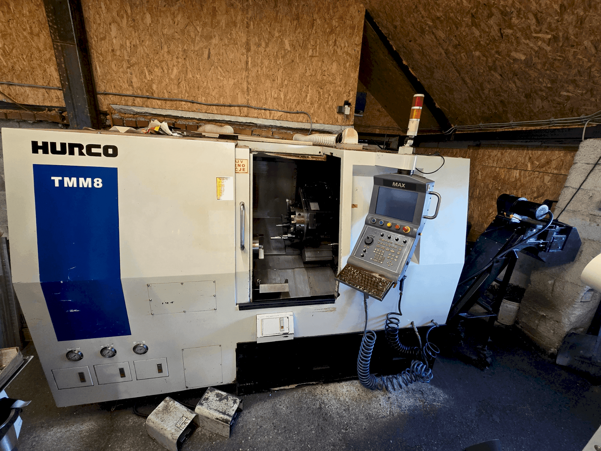 Vooraanzicht  van Hurco TMM8  machine