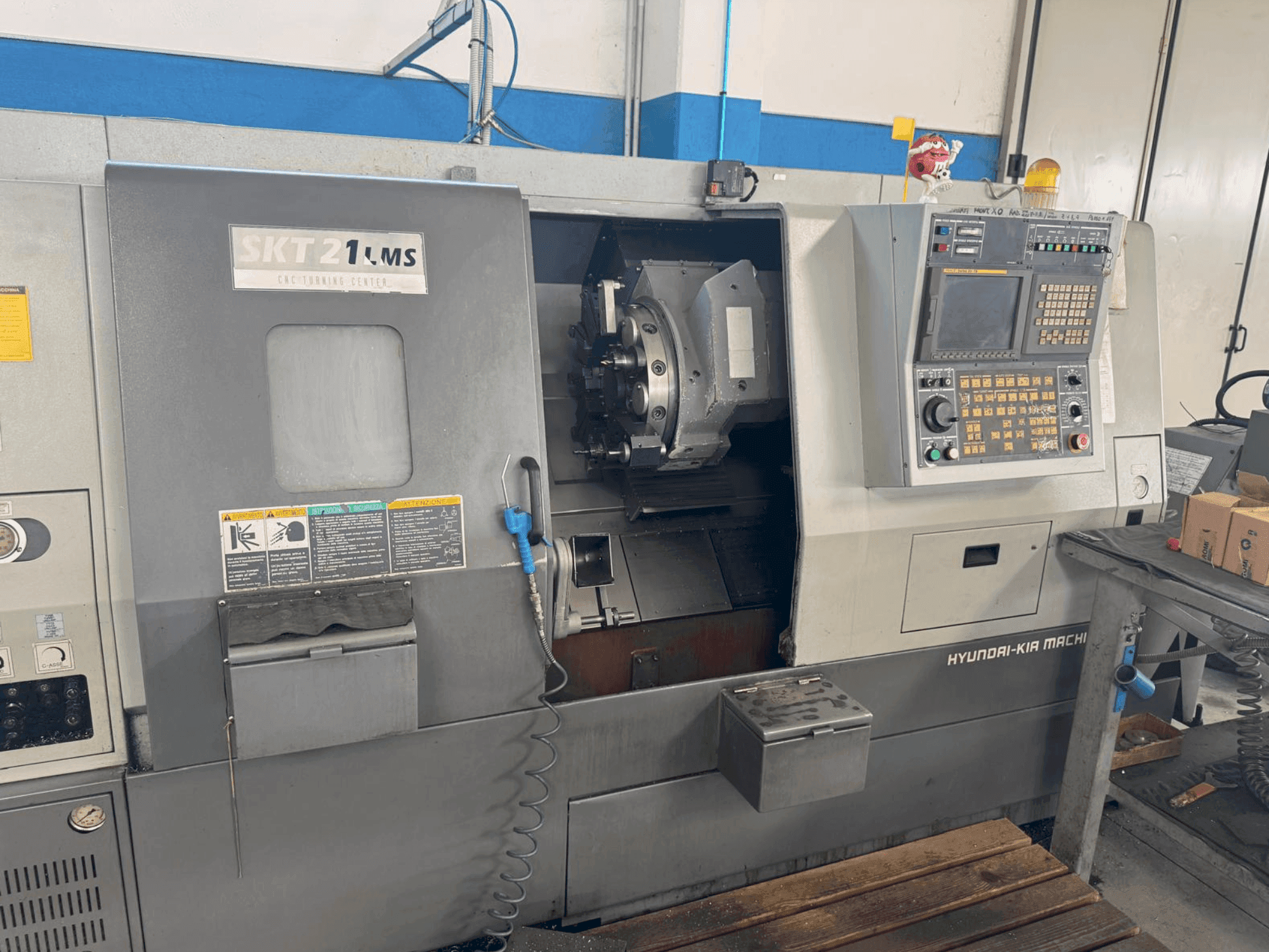 Vooraanzicht  van HYUNDAI KIA SKT 21 LMS  machine