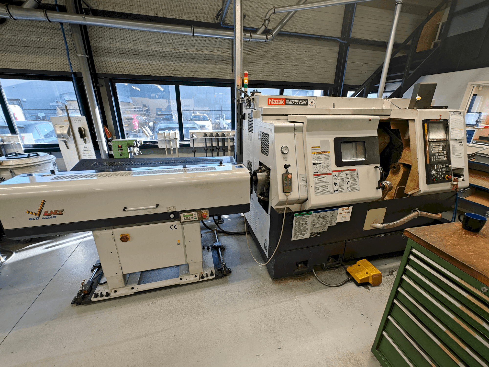 Vooraanzicht  van Mazak Quick Turn Nexus 250M  machine