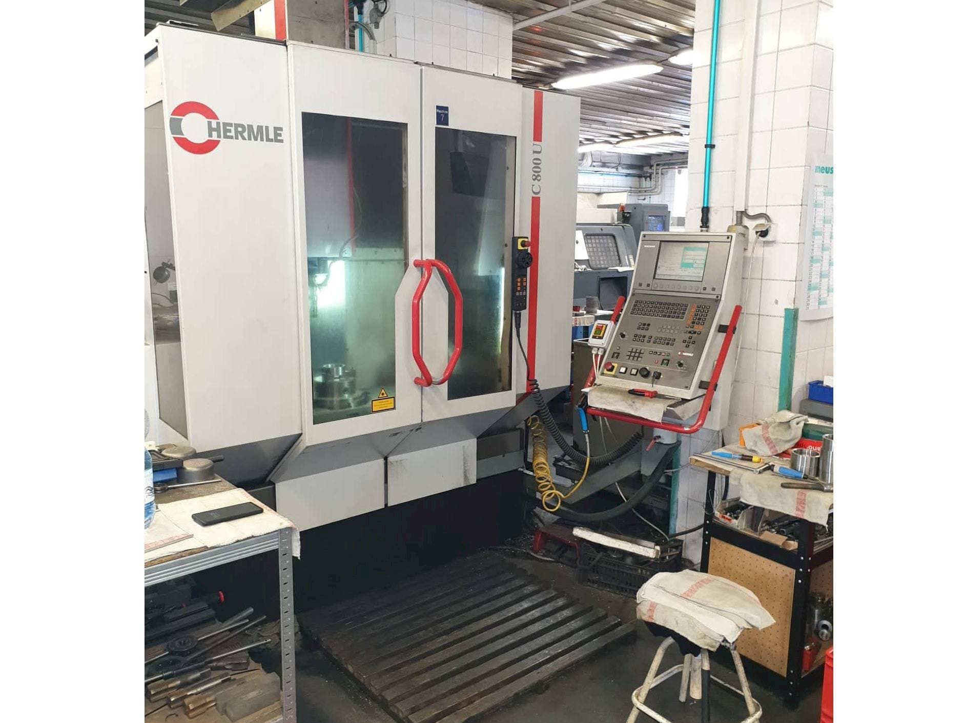 Vooraanzicht  van HERMLE C800 U  machine