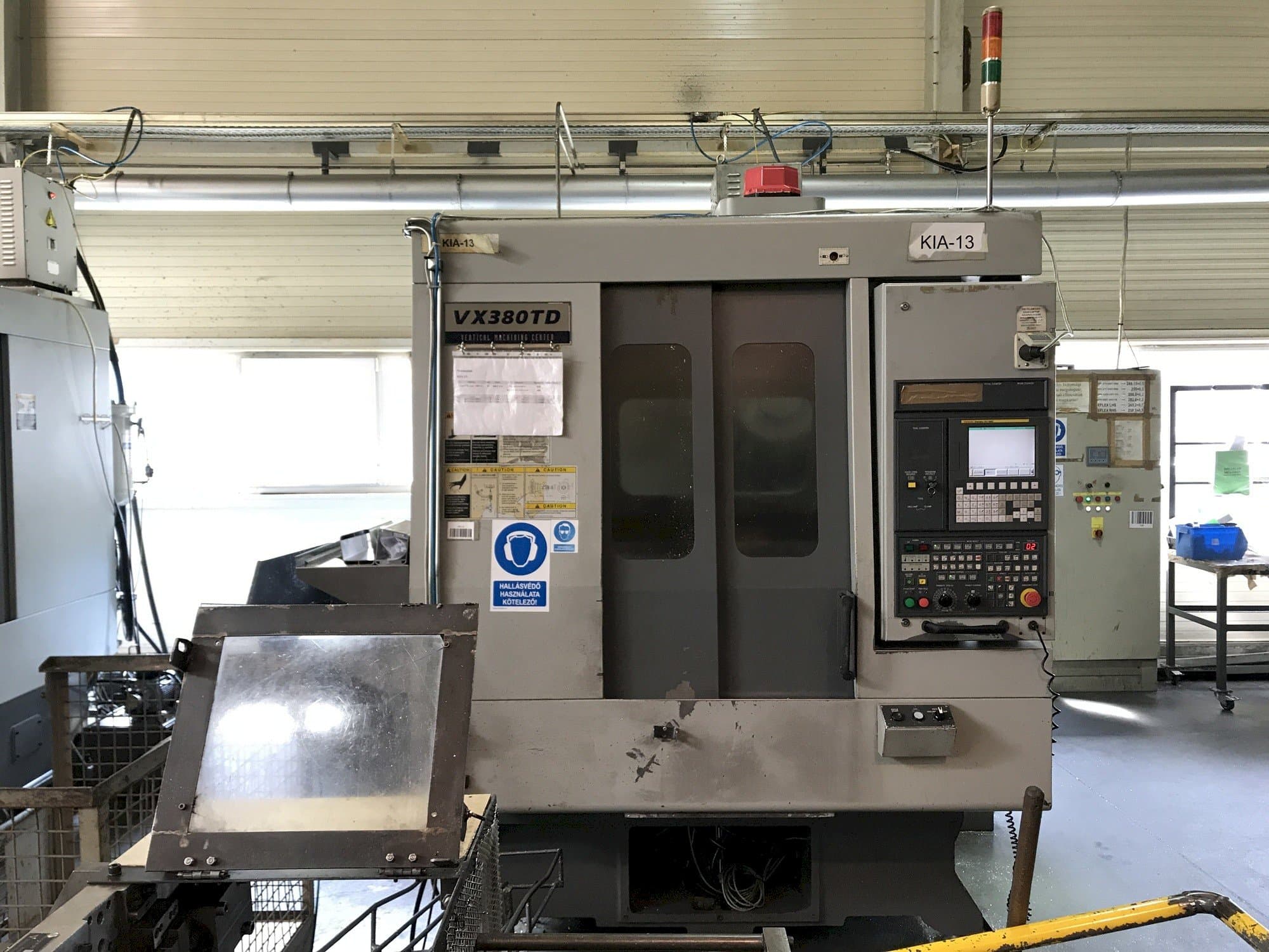 Vooraanzicht  van Hyundai Kia VX380TD  machine