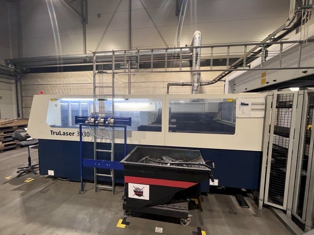 Vooraanzicht  van TRUMPF TruLaser 3030 L30  machine