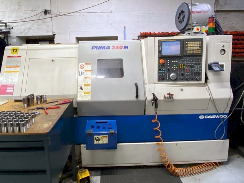 Vooraanzicht  van DAEWOO PUMA 240MB  machine