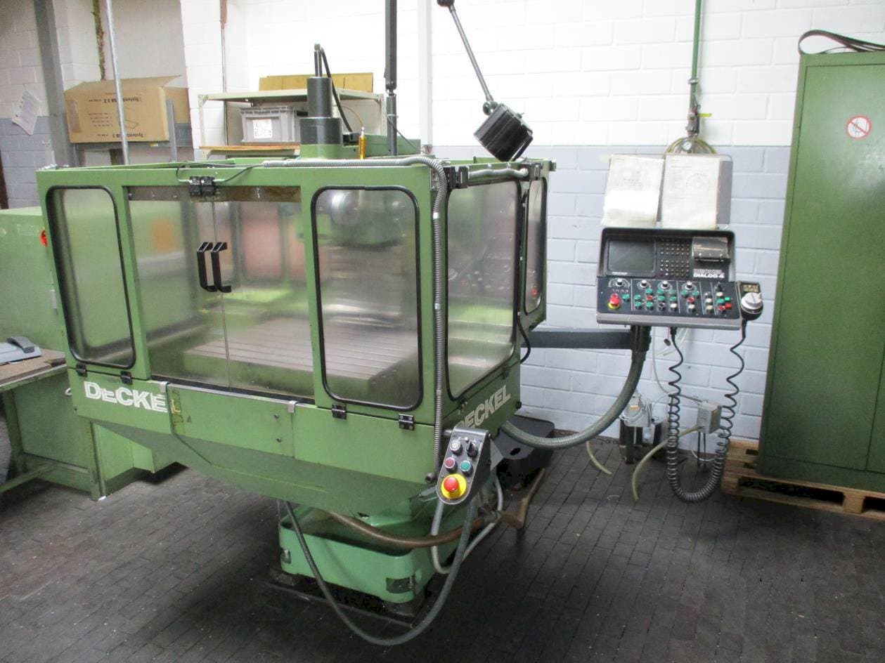 Vooraanzicht  van DECKEL FP 3NC  machine