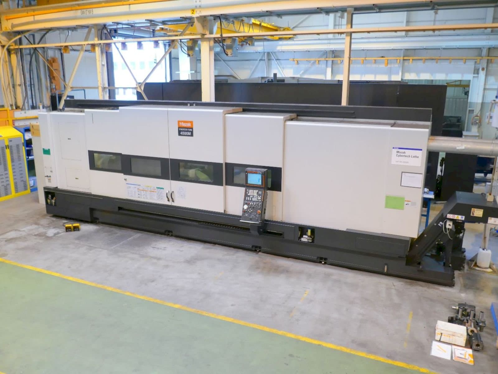 Vooraanzicht  van Mazak CYBERTECH TURN 4500M  machine