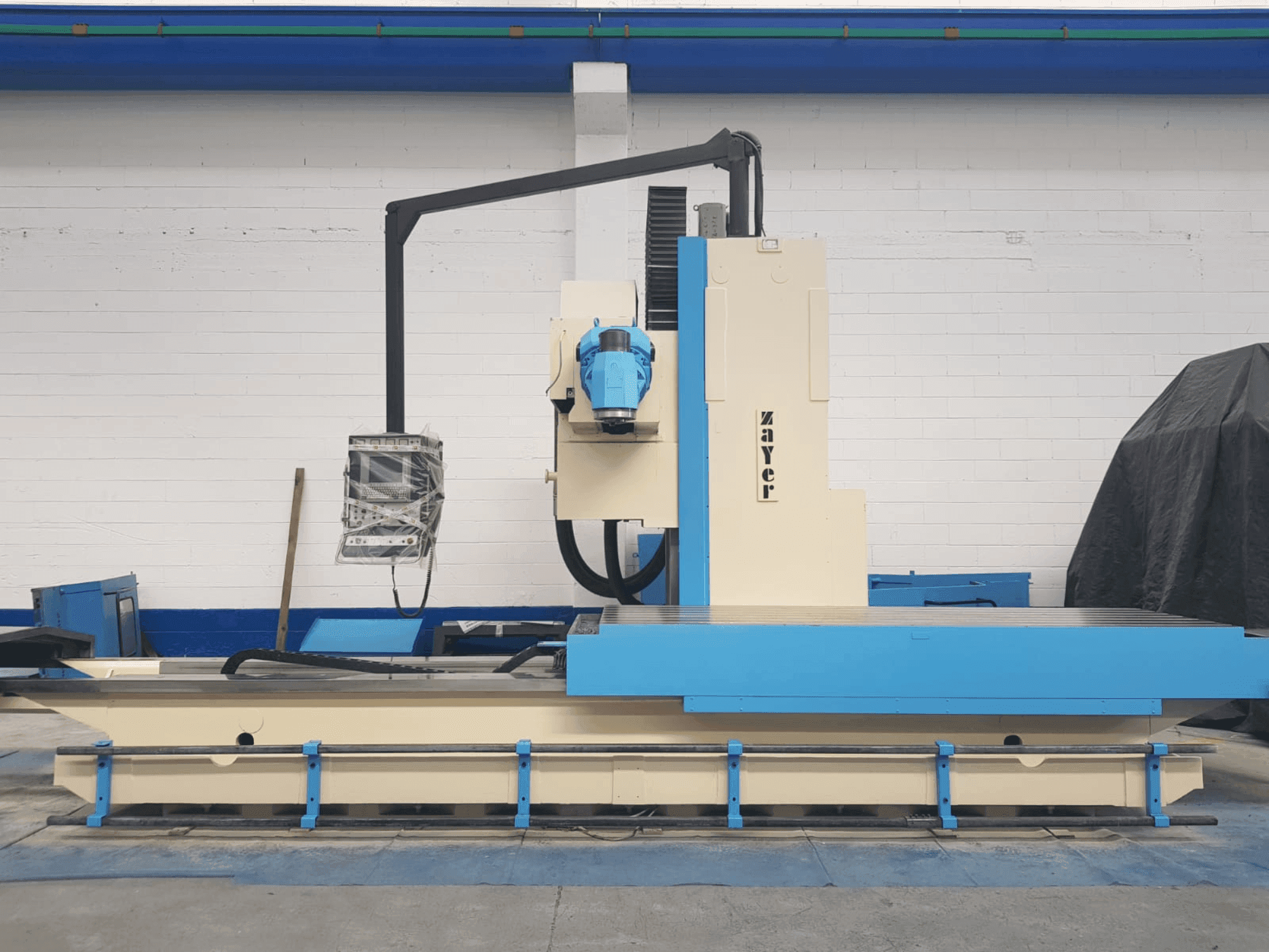 Vooraanzicht  van Zayer 30KF 3000  machine