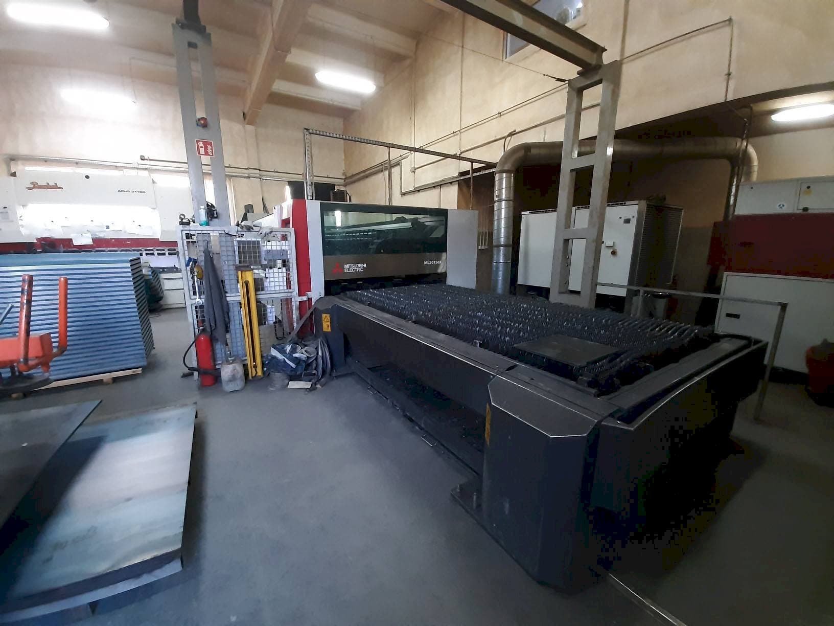 Vooraanzicht  van Mitsubishi ML3015 eX(S2)-450F-R  machine