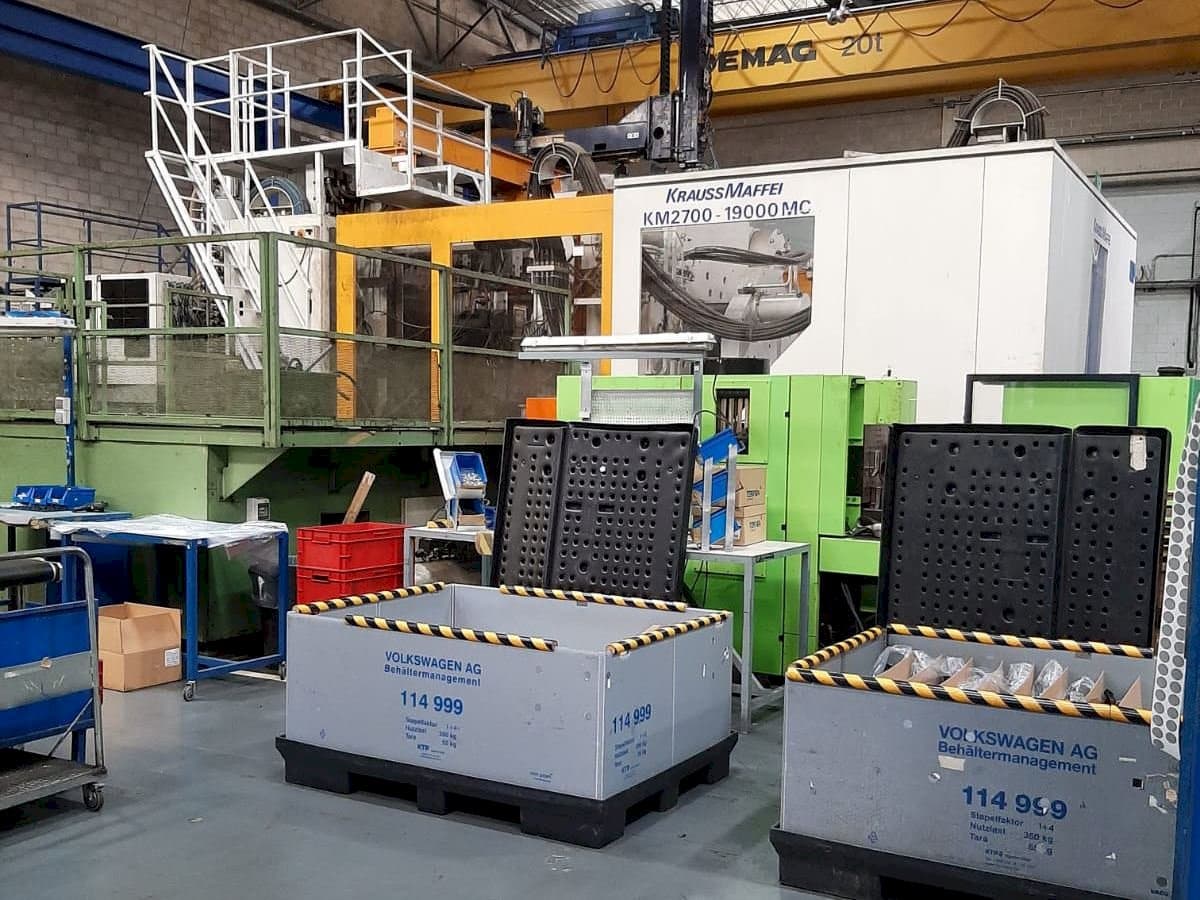 Vooraanzicht  van Krauss Maffei 2700/19000 MC  machine