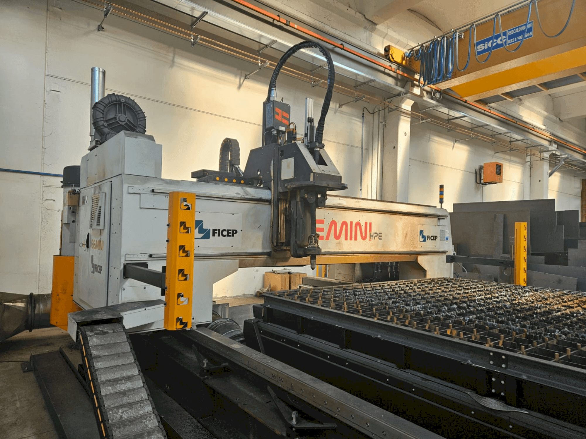 Vooraanzicht  van FICEP GEMINI G32 HPE  machine