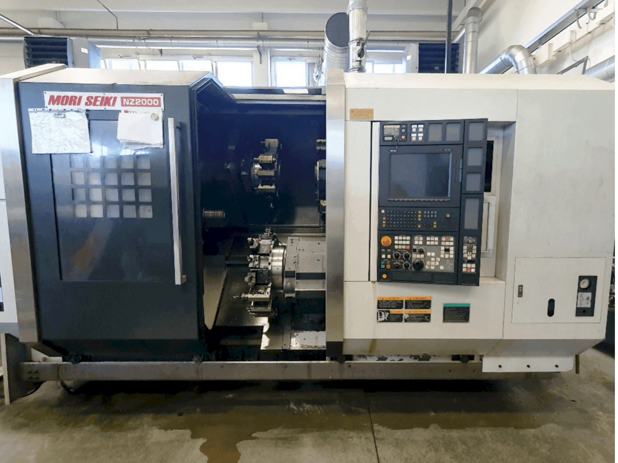 Vooraanzicht  van MORI SEIKI NZ2000 T3Y3  machine