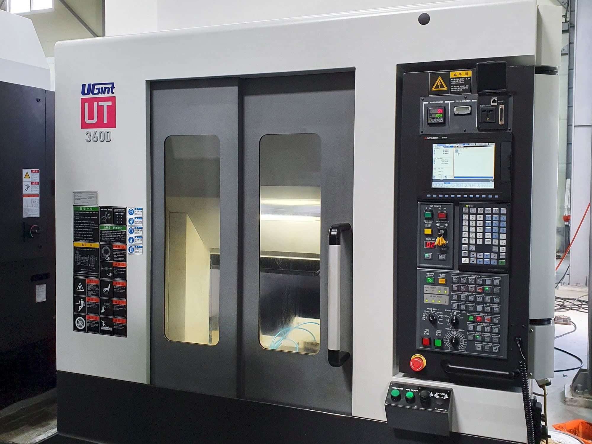 Vooraanzicht  van UGINT UT360D  machine
