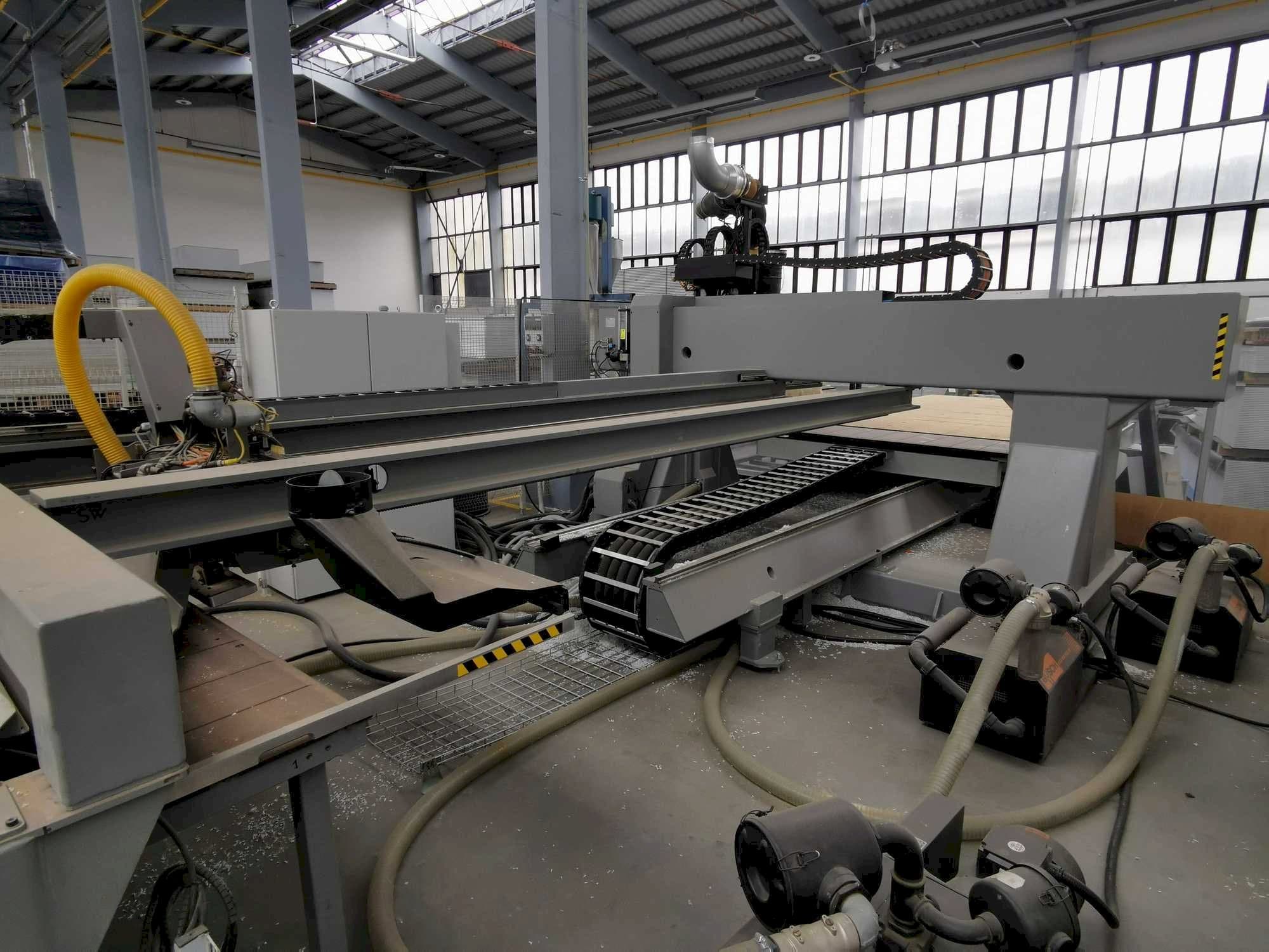 Vooraanzicht  van BIESSE EXCEL NBC 712 X1-S  machine