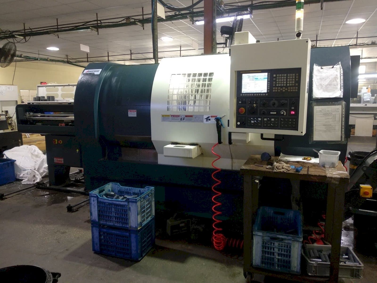 Vooraanzicht  van Johnford SL-40  machine