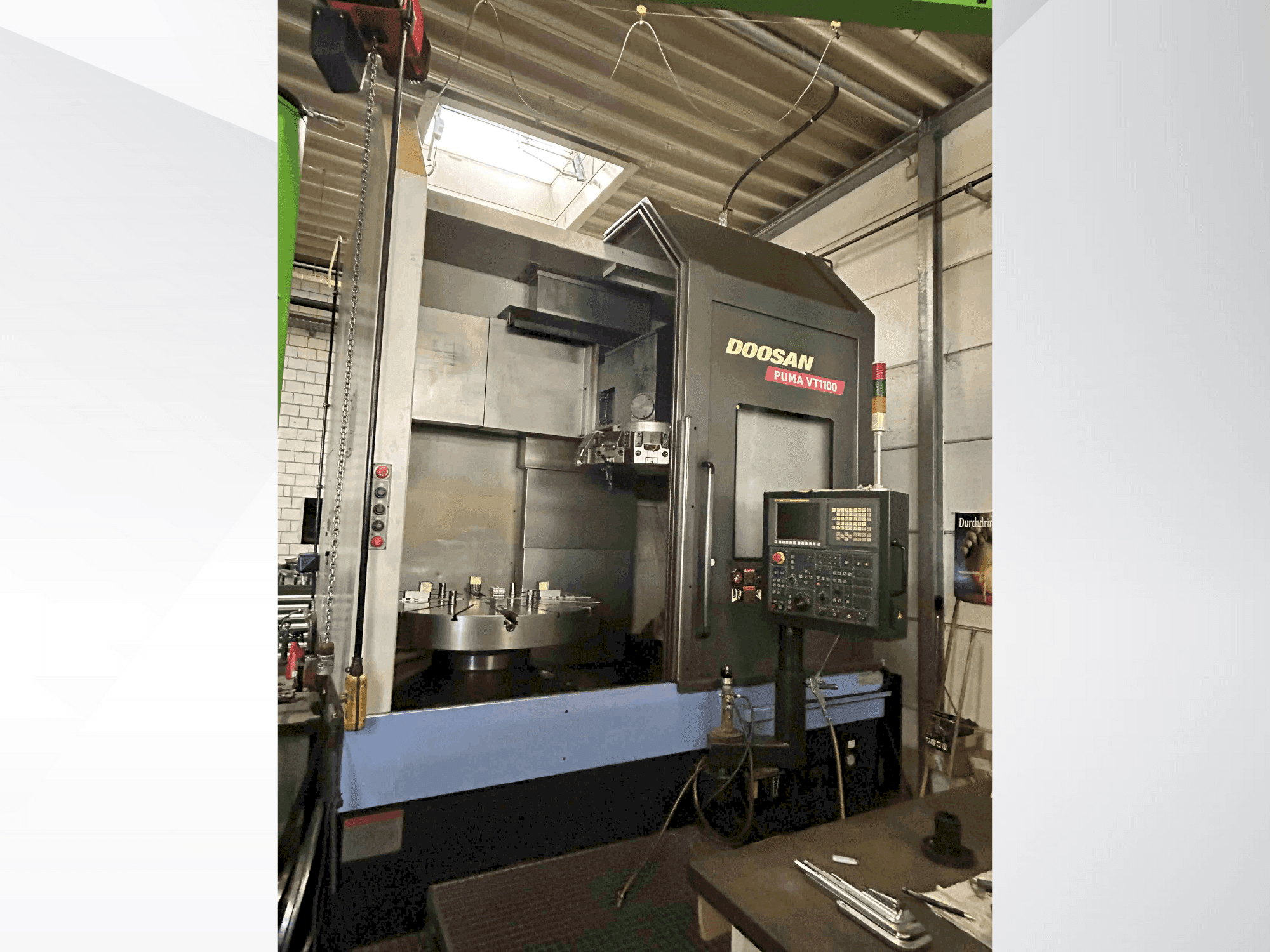 Vooraanzicht  van DOOSAN Puma VT1100  machine