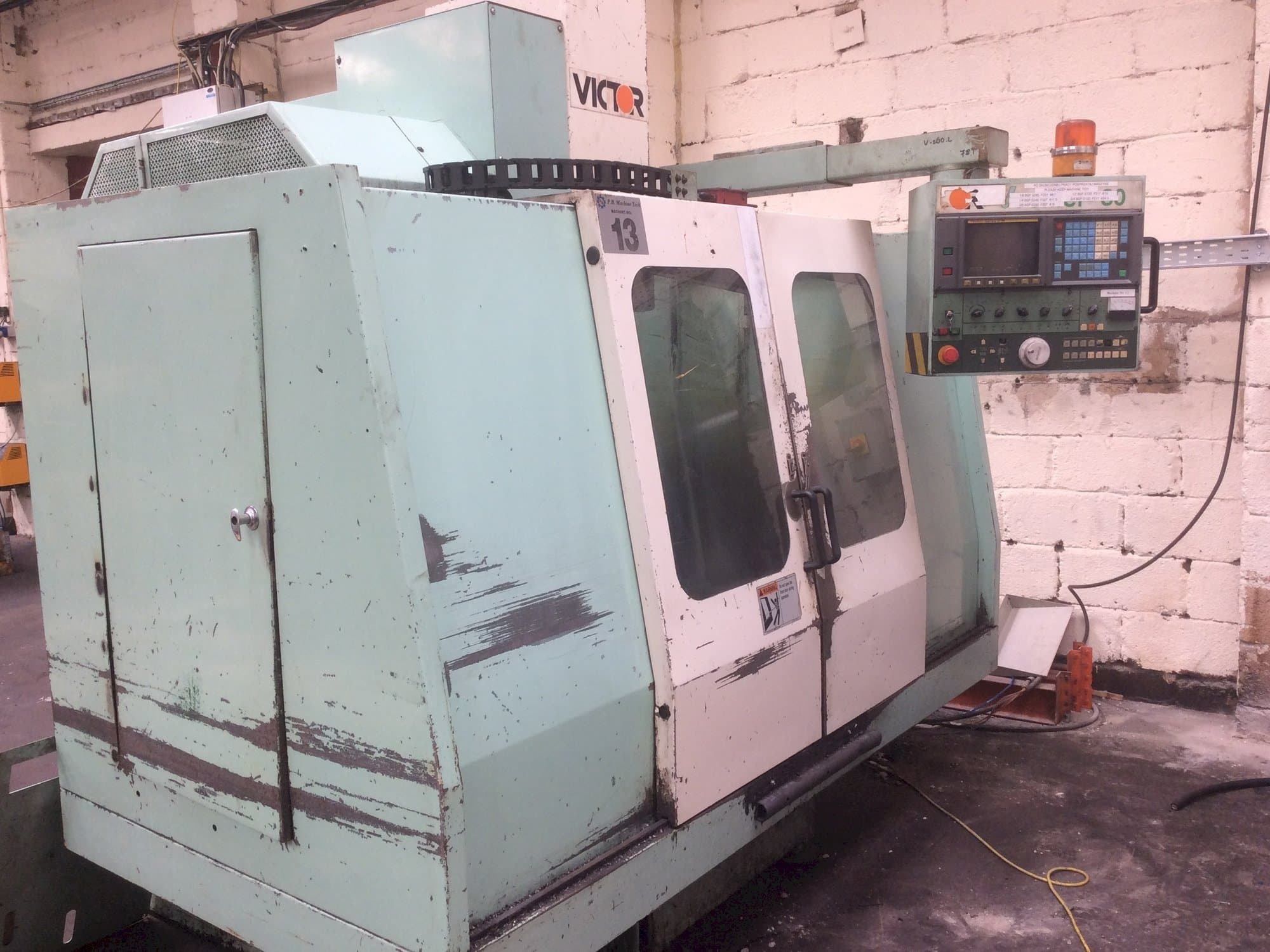 Vooraanzicht  van Victor V Center-80  machine