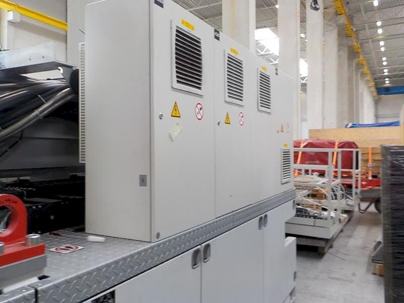 Vooraanzicht van Krauss Maffei 1600/6100 MX machine