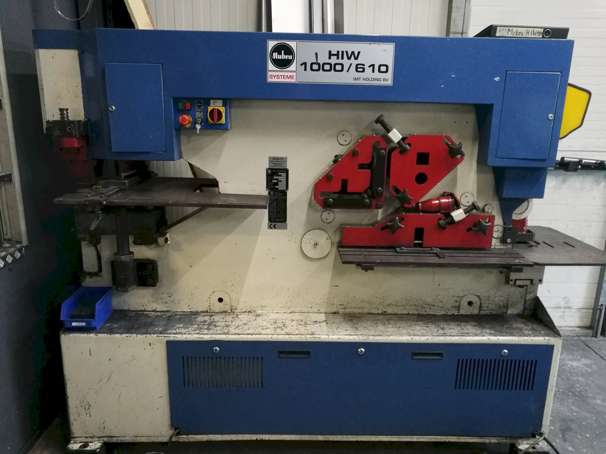 Vooraanzicht  van Mubea HIW 1000/610  machine