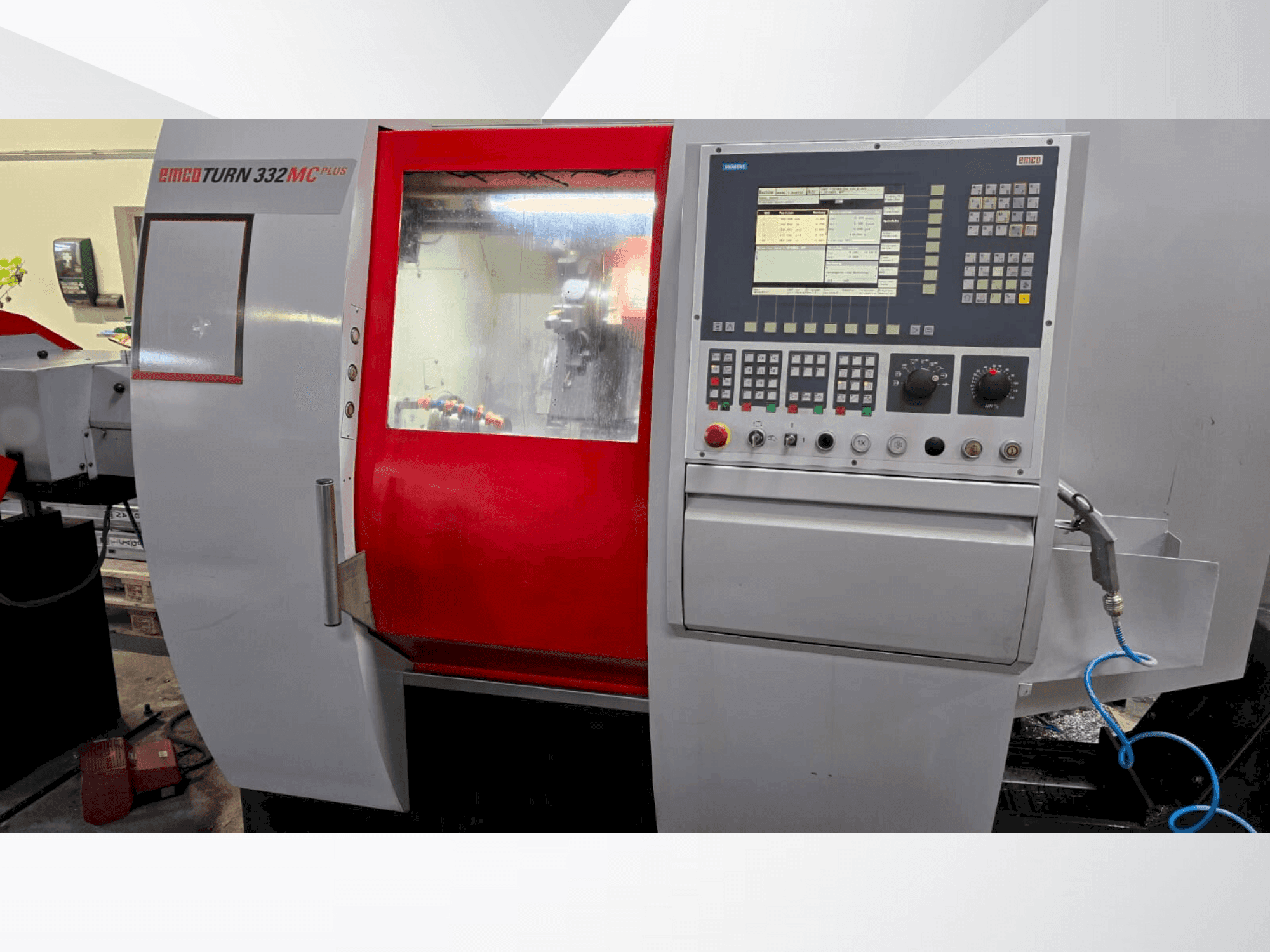 Vooraanzicht  van EMCO TURN 332 MC  machine