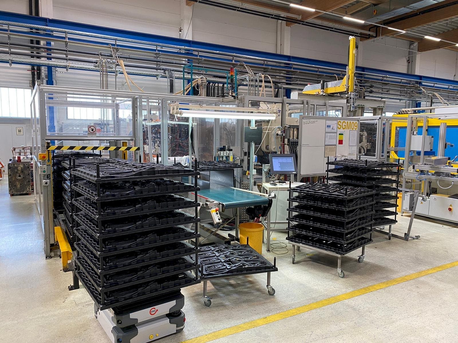 Vooraanzicht  van Krauss Maffei 650-1900-520 CZ Multinject  machine