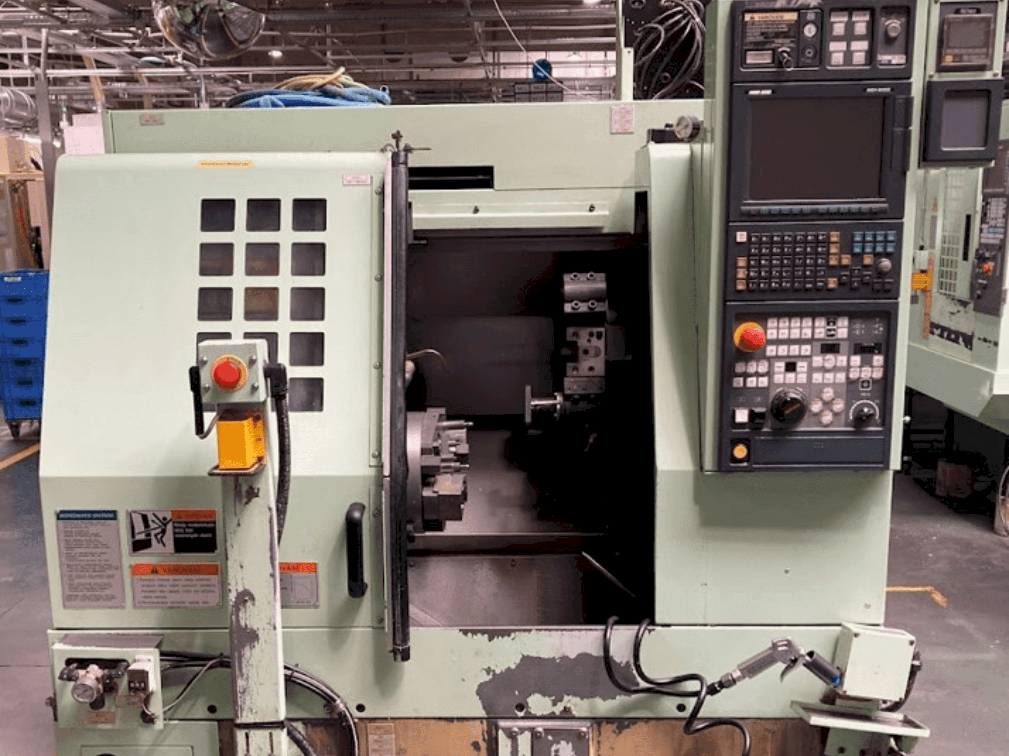 Vooraanzicht  van MORI SEIKI CL2000B  machine