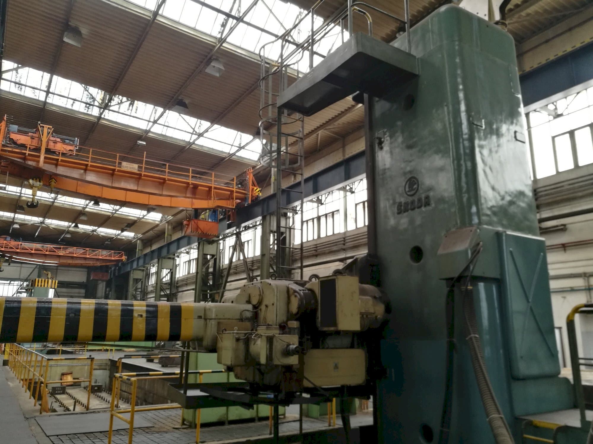 Vooraanzicht  van SKODA WDA 200  machine