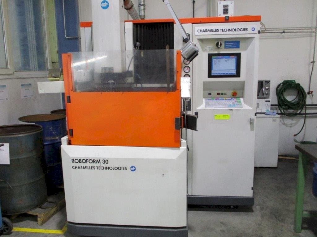 Vooraanzicht  van AgieCharmilles Roboform 30  machine