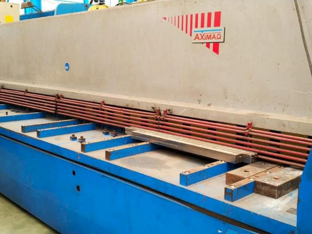 Vooraanzicht van Axial CP-1060 machine