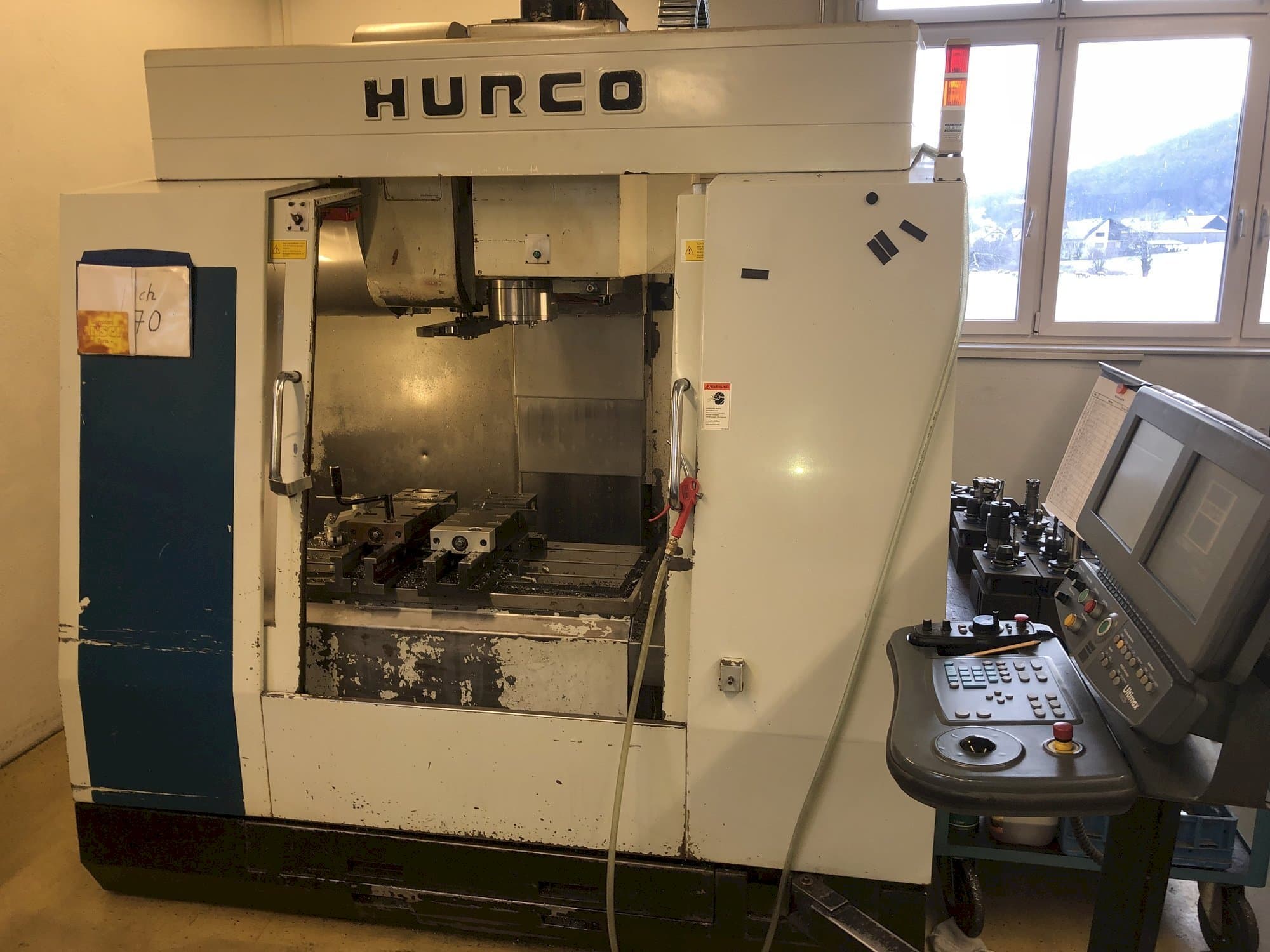 Vooraanzicht  van Hurco BMC 30M  machine