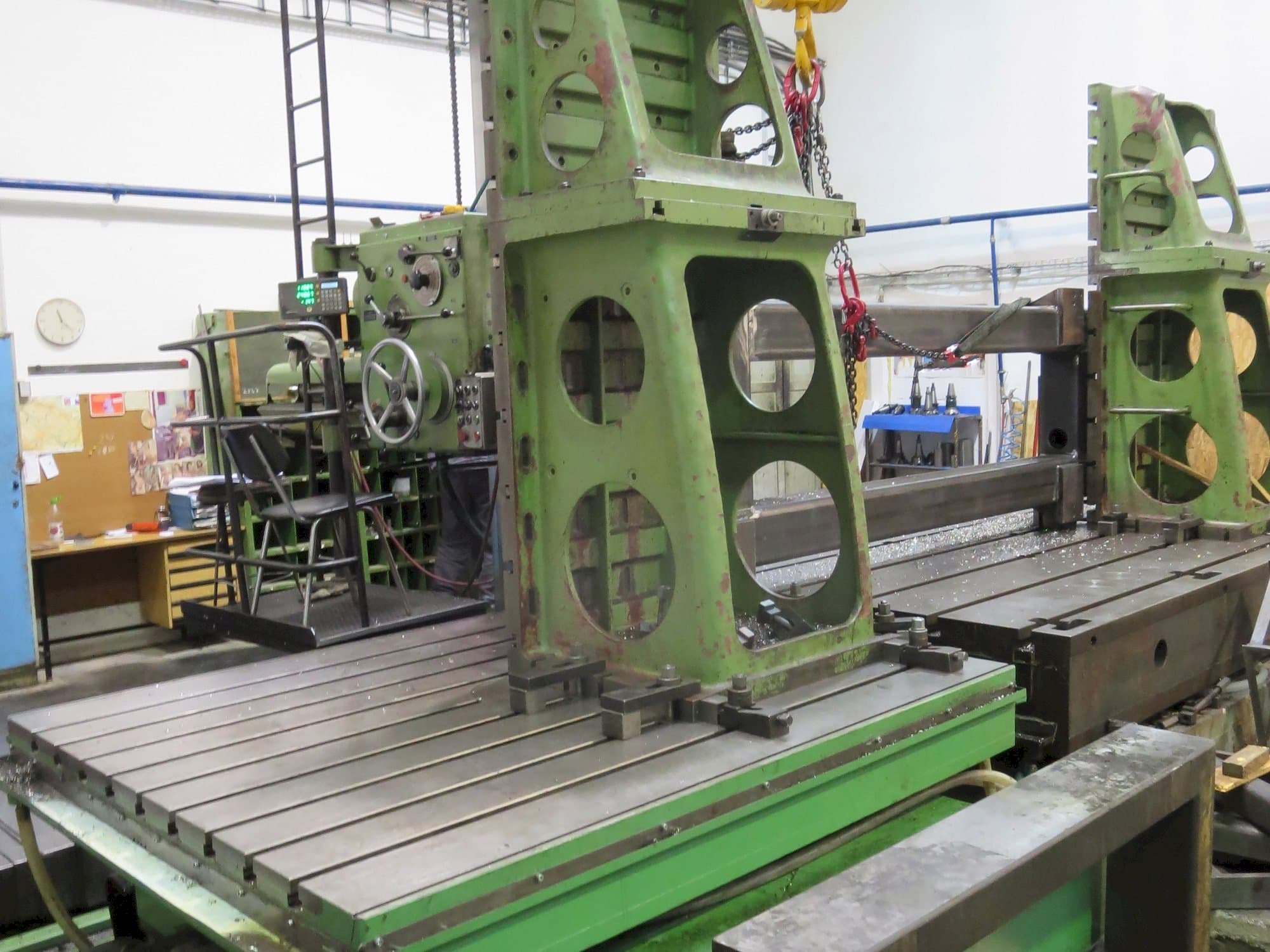 Vooraanzicht  van TOS HP 100  machine