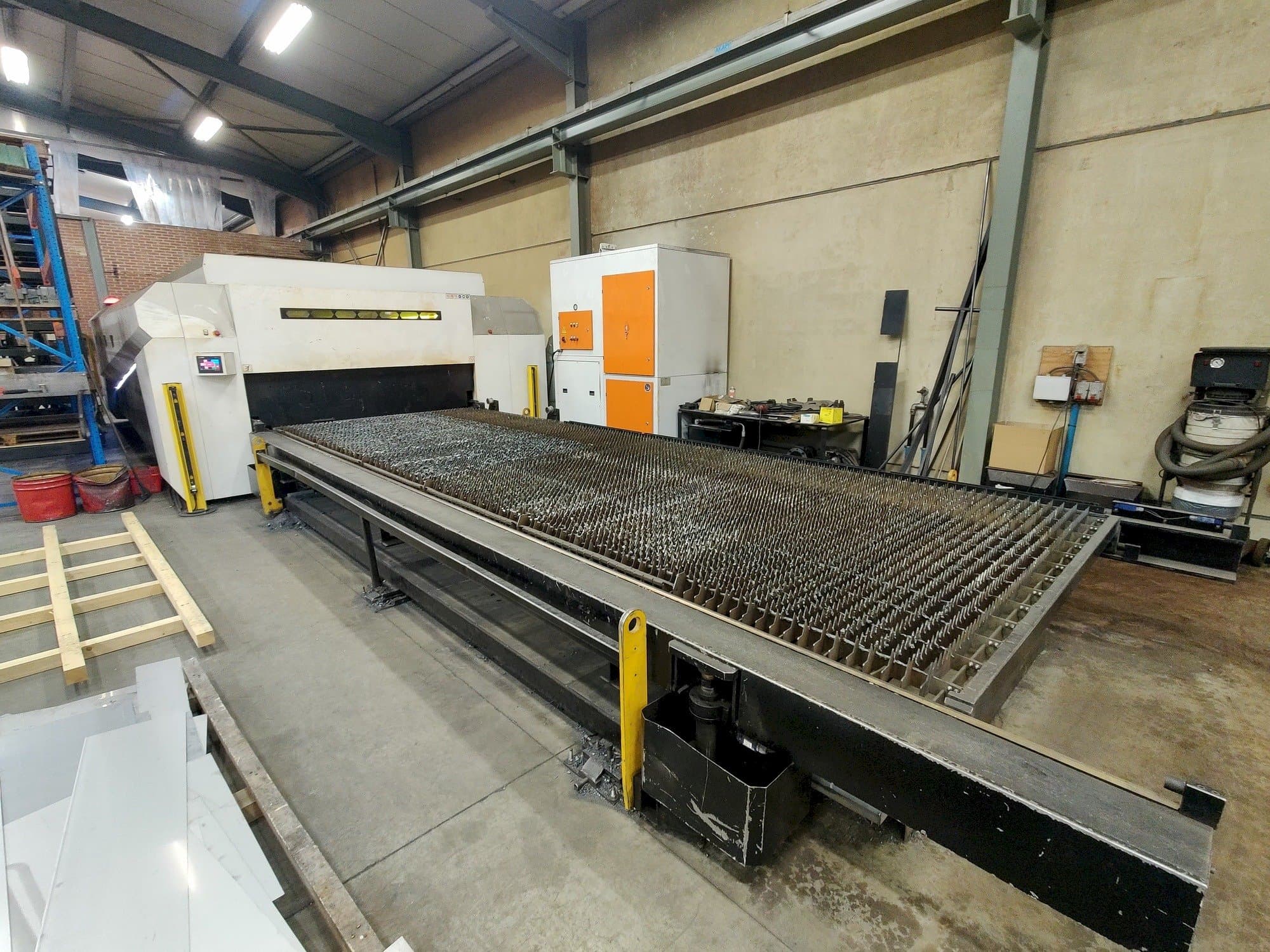 Vooraanzicht  van ERMAKSAN Fibermak Momentum Gen2  machine