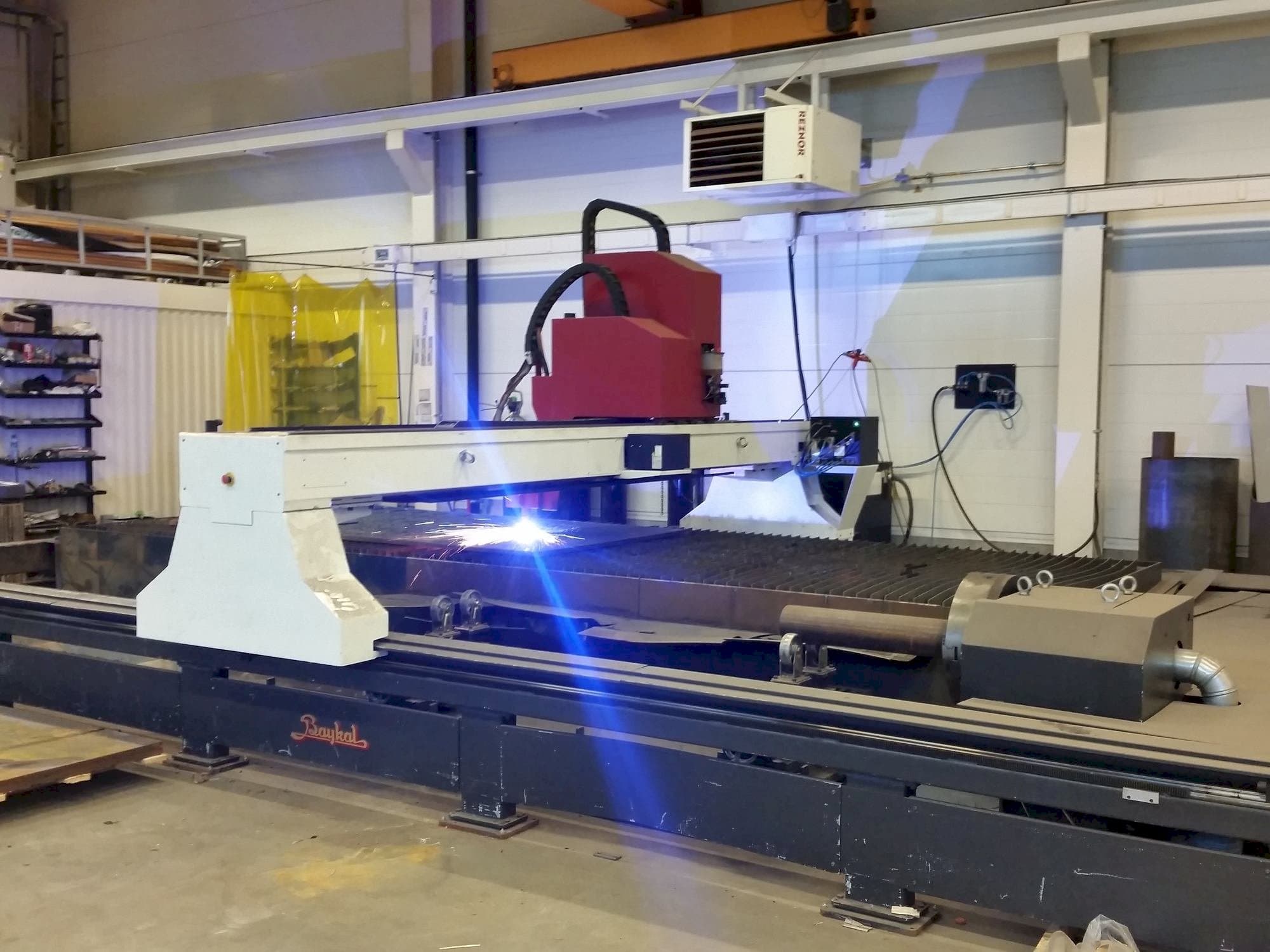 Vooraanzicht  van Baykal BPL-H 2006 HPR 260XD  machine