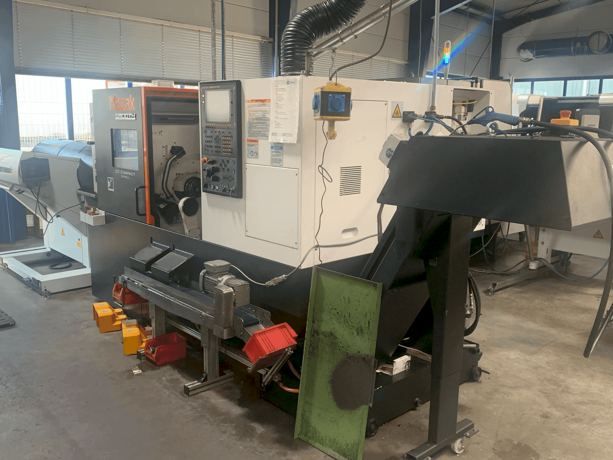 Vooraanzicht  van Mazak QTC 100 MSL  machine