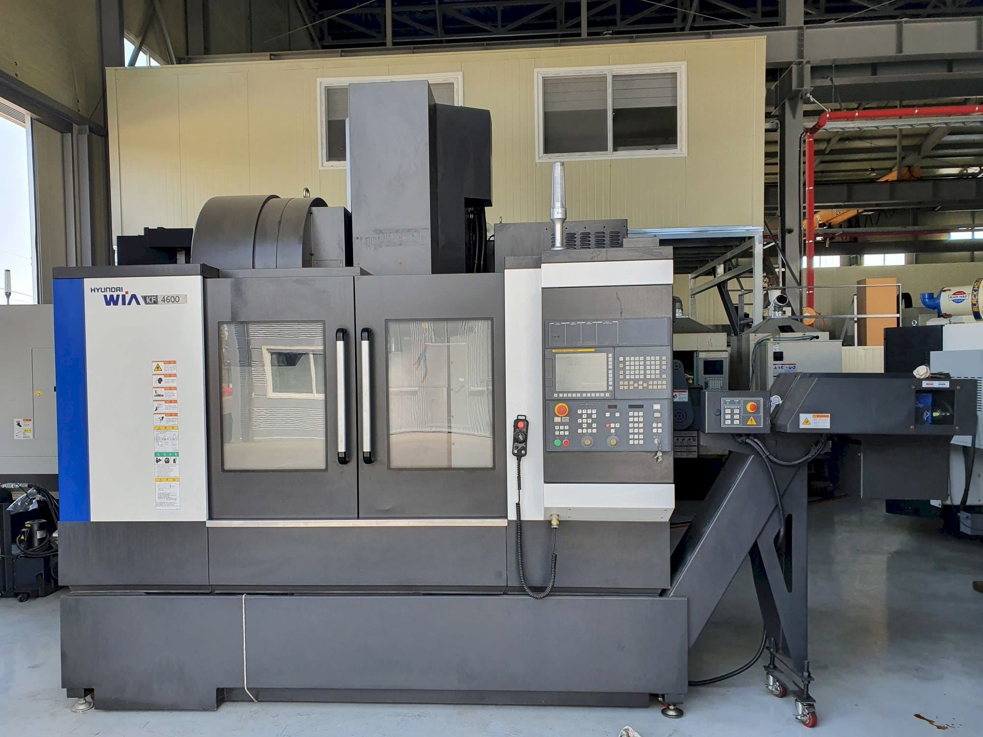 Vooraanzicht  van Hyundai Wia KF4600  machine