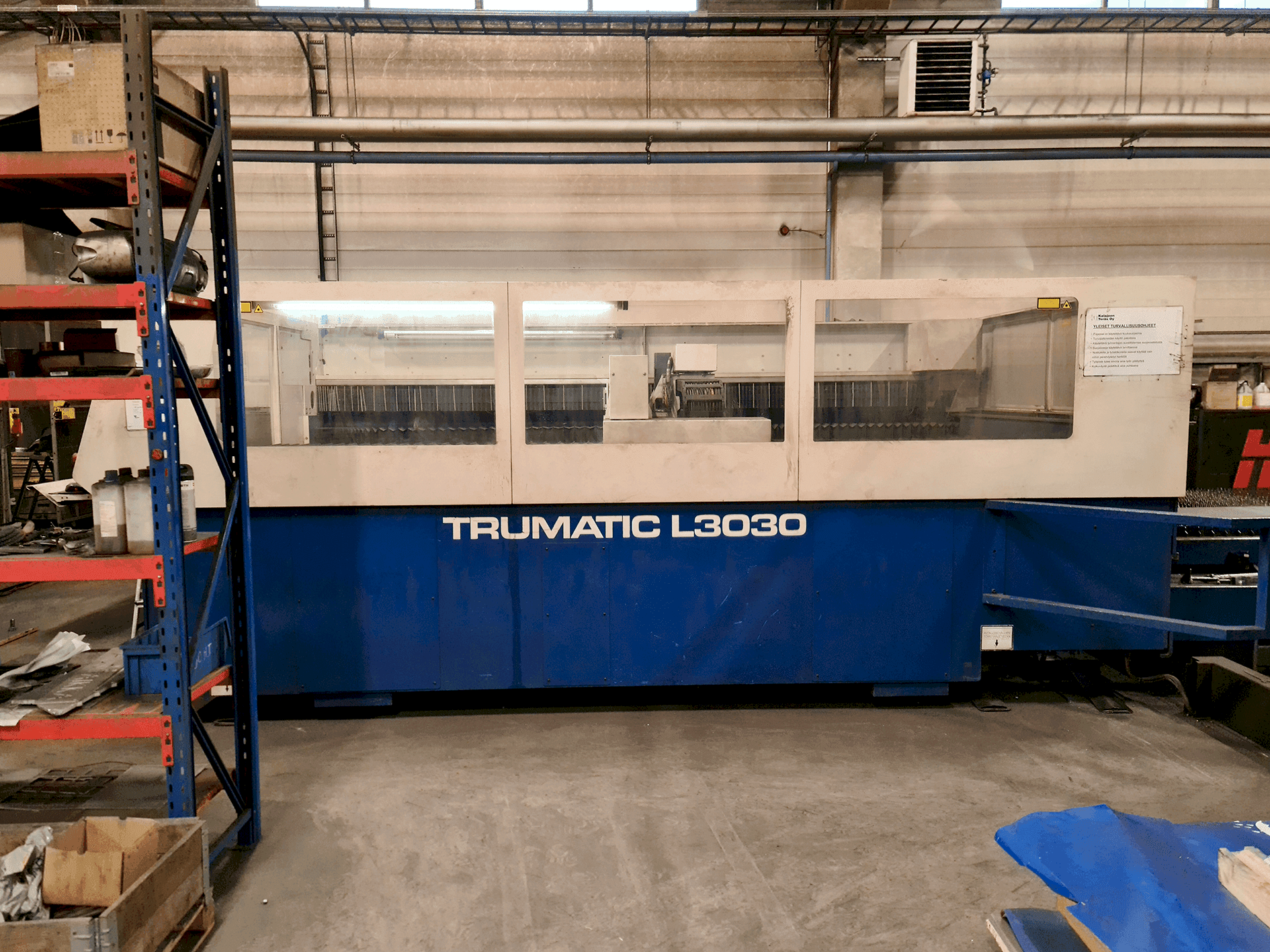 Vooraanzicht  van Trumpf Trumatic L3030 4kW  machine