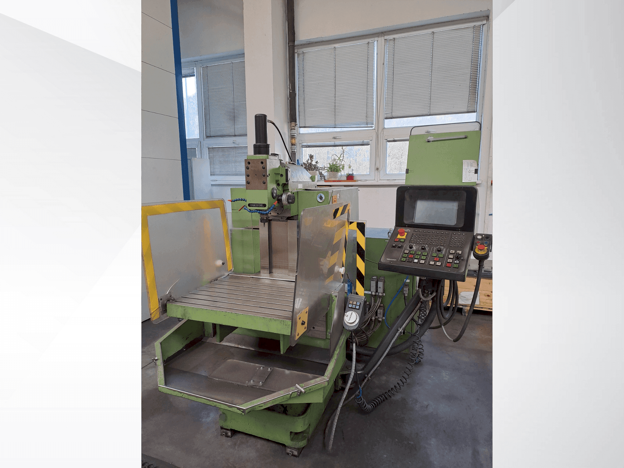 Vooraanzicht  van DECKEL FP 3A (1999)  machine