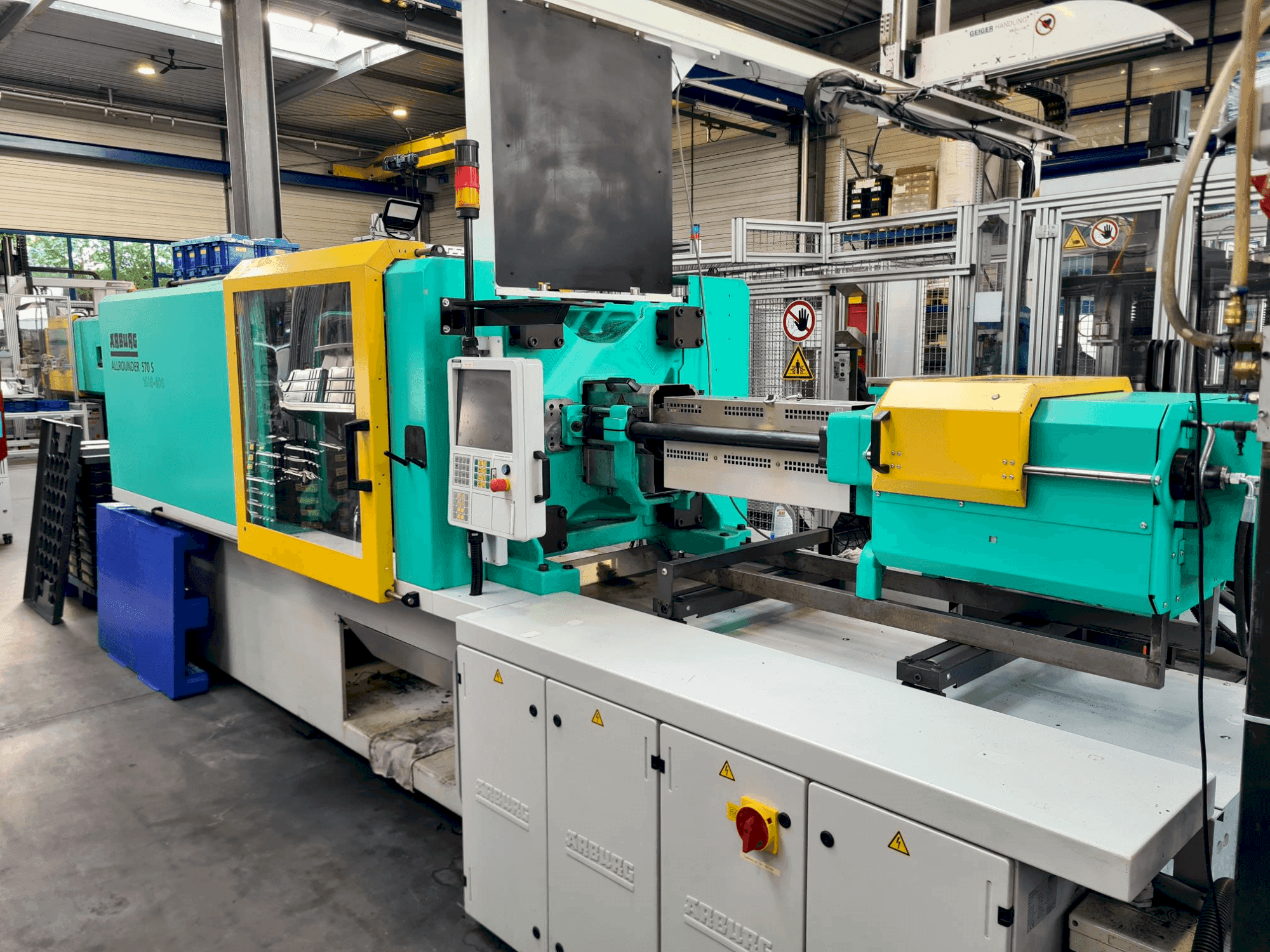 Vooraanzicht  van Arburg Allrounder 570S 1600-400  machine