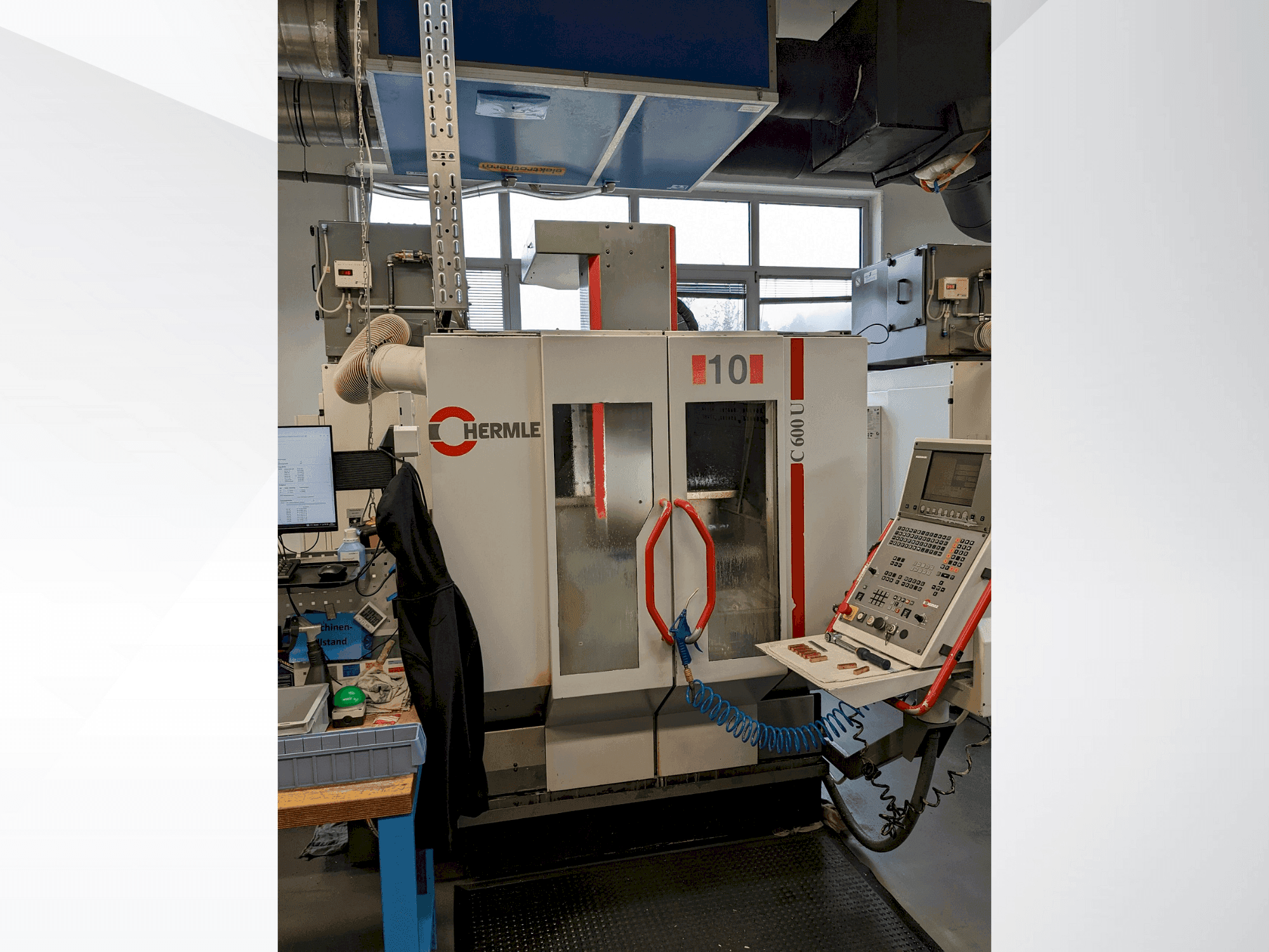 Vooraanzicht  van HERMLE C600U  machine