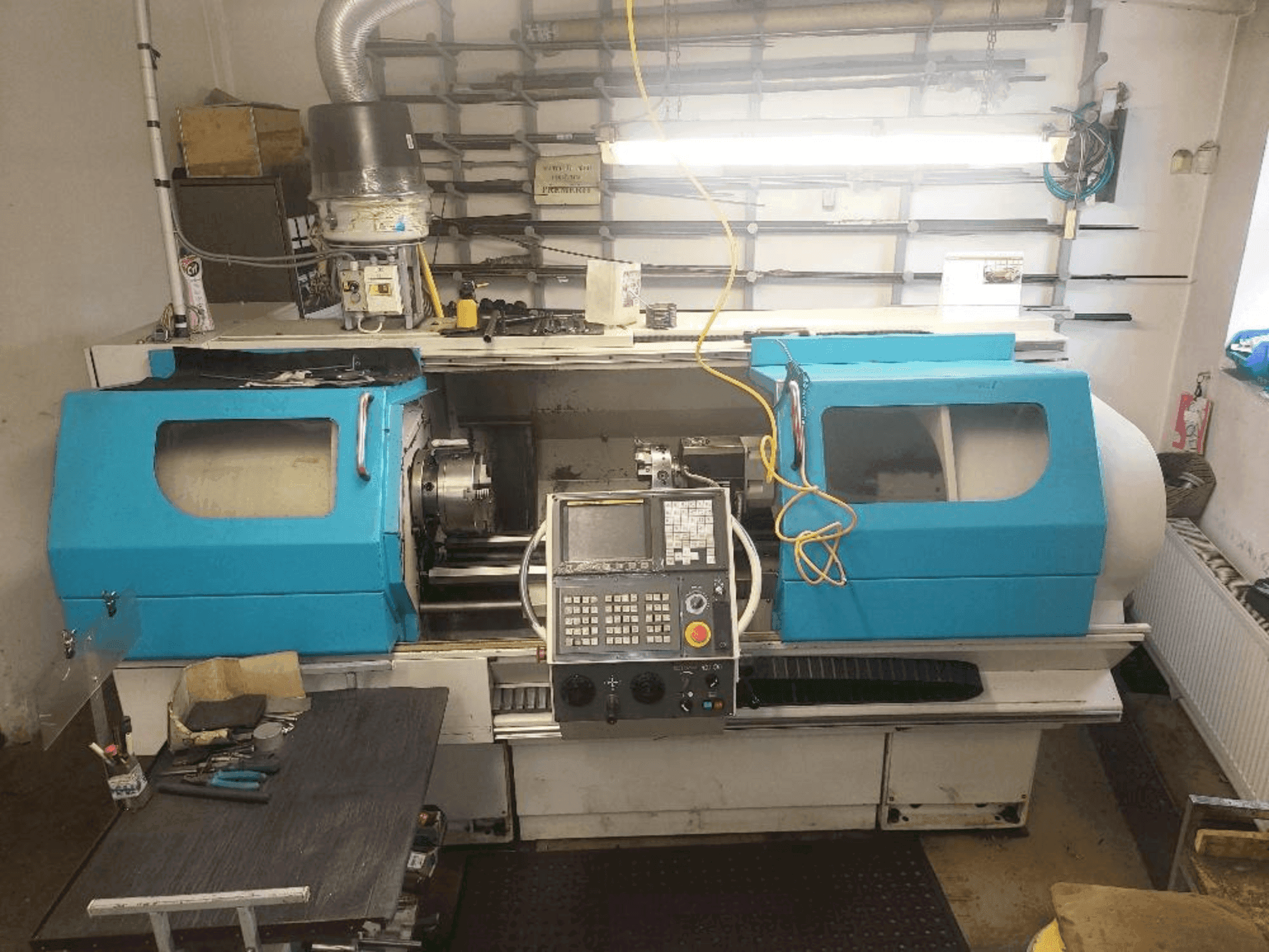 Vooraanzicht  van 600 Lathes Multiturn 2000  machine