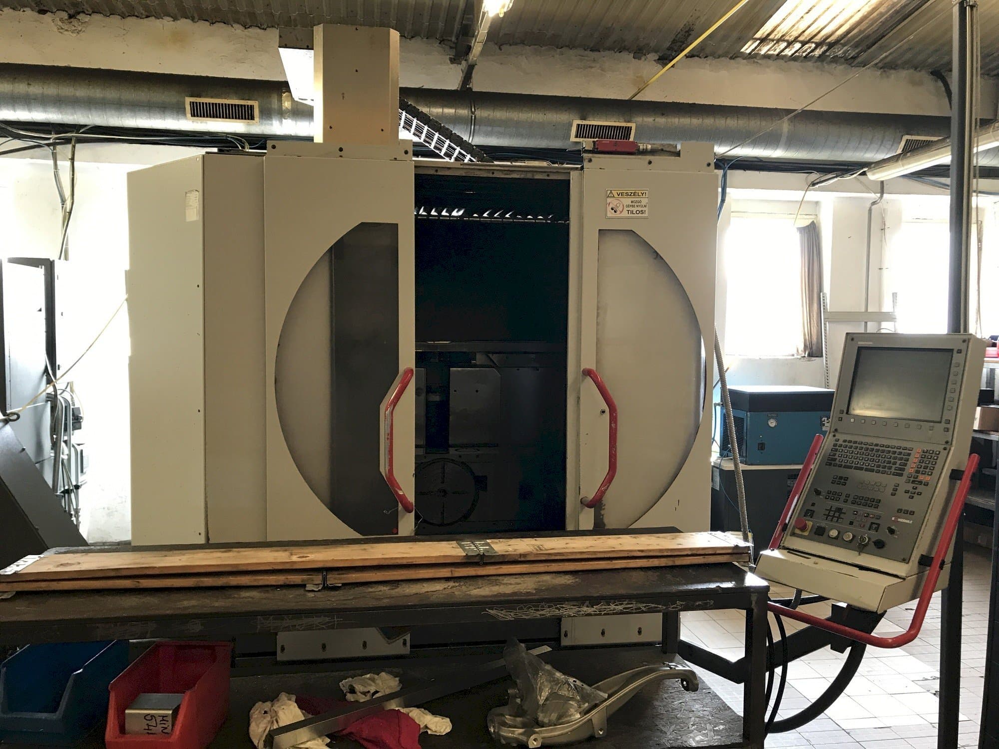 Vooraanzicht  van HERMLE B 300 U  machine